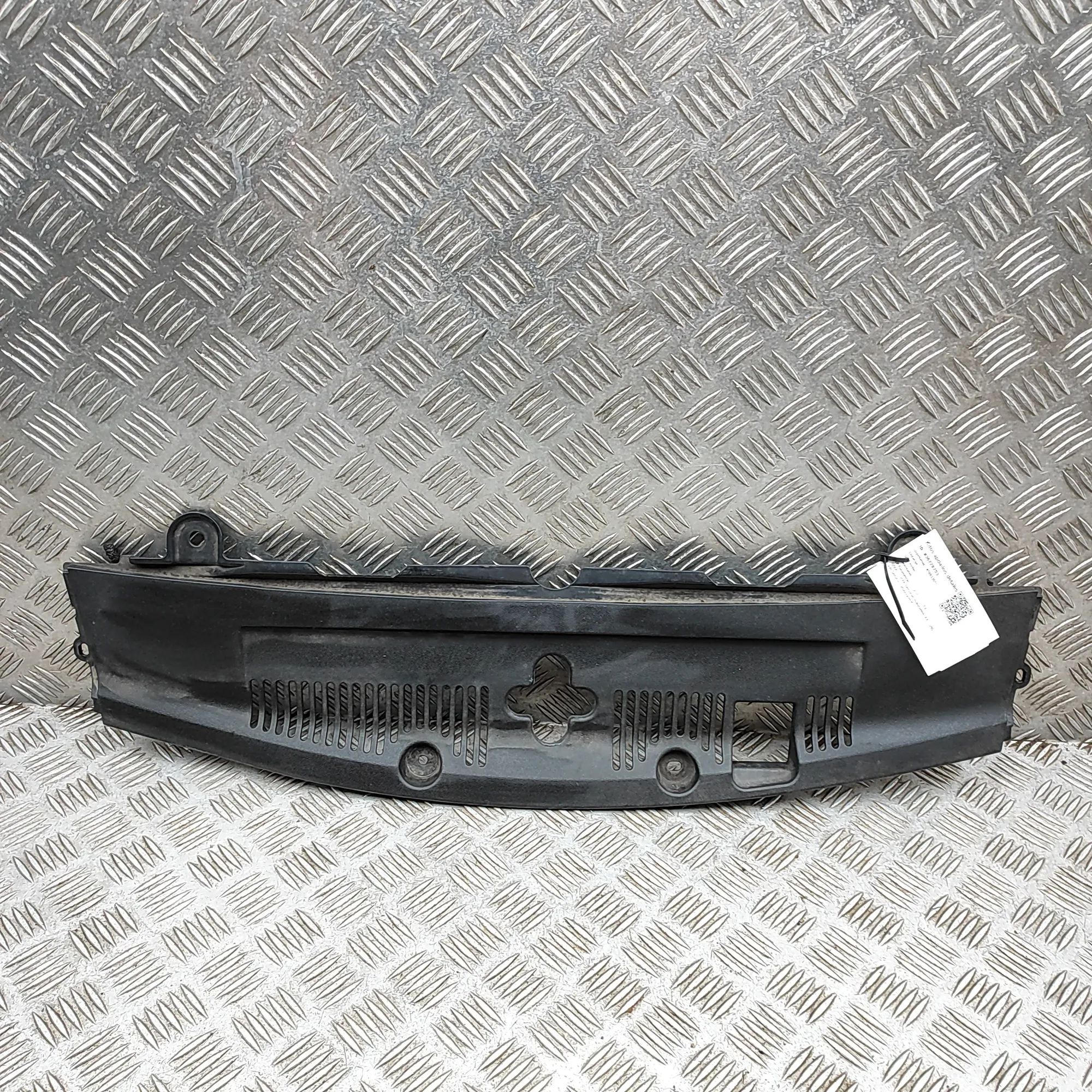 Lexus LS Slam Panel Frame Plastic Trim Slam Panel Frame Plastic Trim — LEXUS LS (_F4_)...