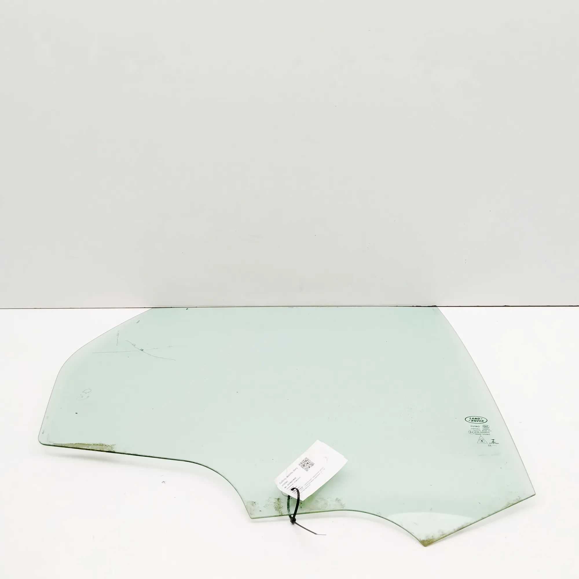 Land Rover Discovery Sport Right rear door window Right rear door window — LAND ROVER DISCOVERY S...