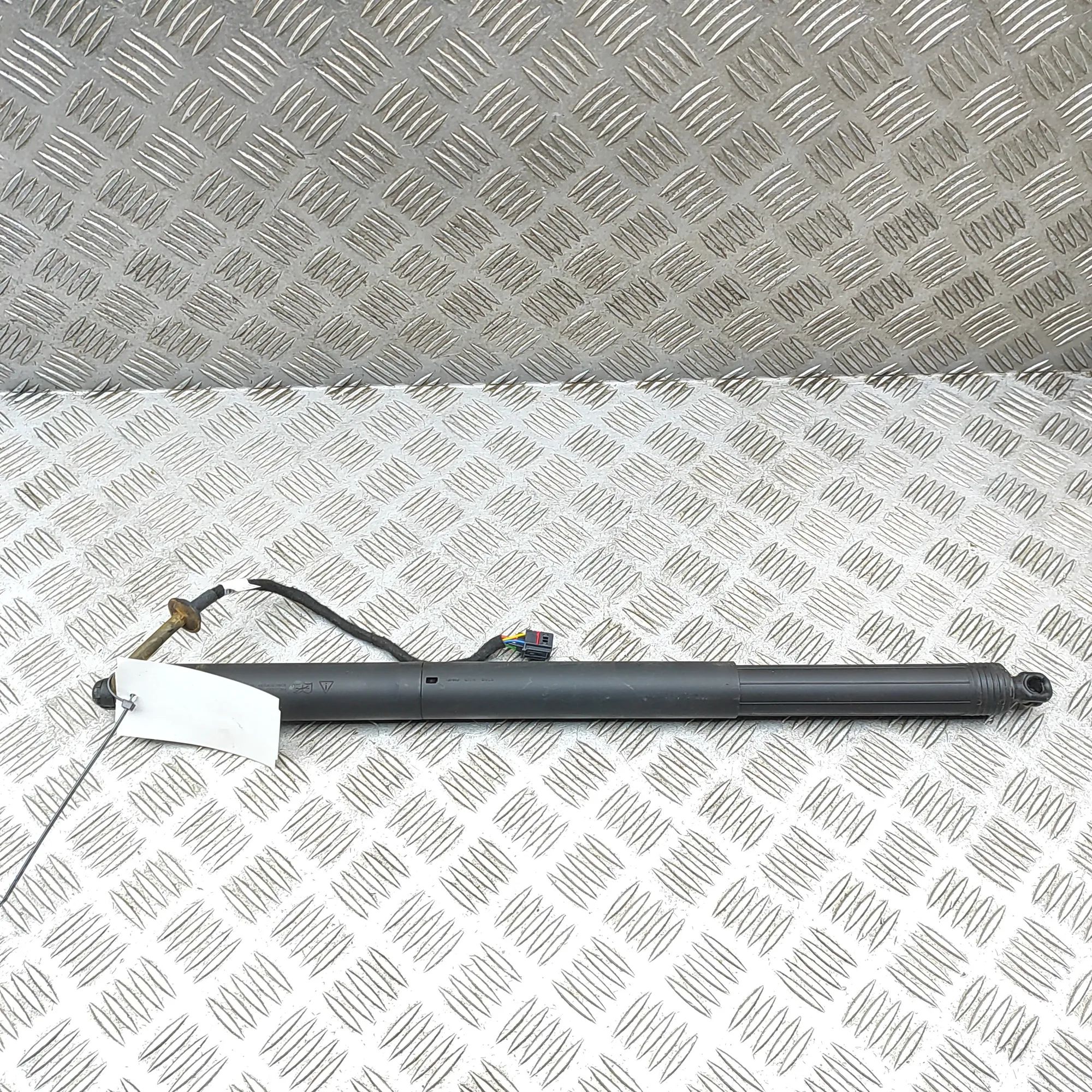 Porsche Macan Right Side Tailgate Gas Strut Right Side Tailgate Gas Strut — PORSCHE MACAN (...