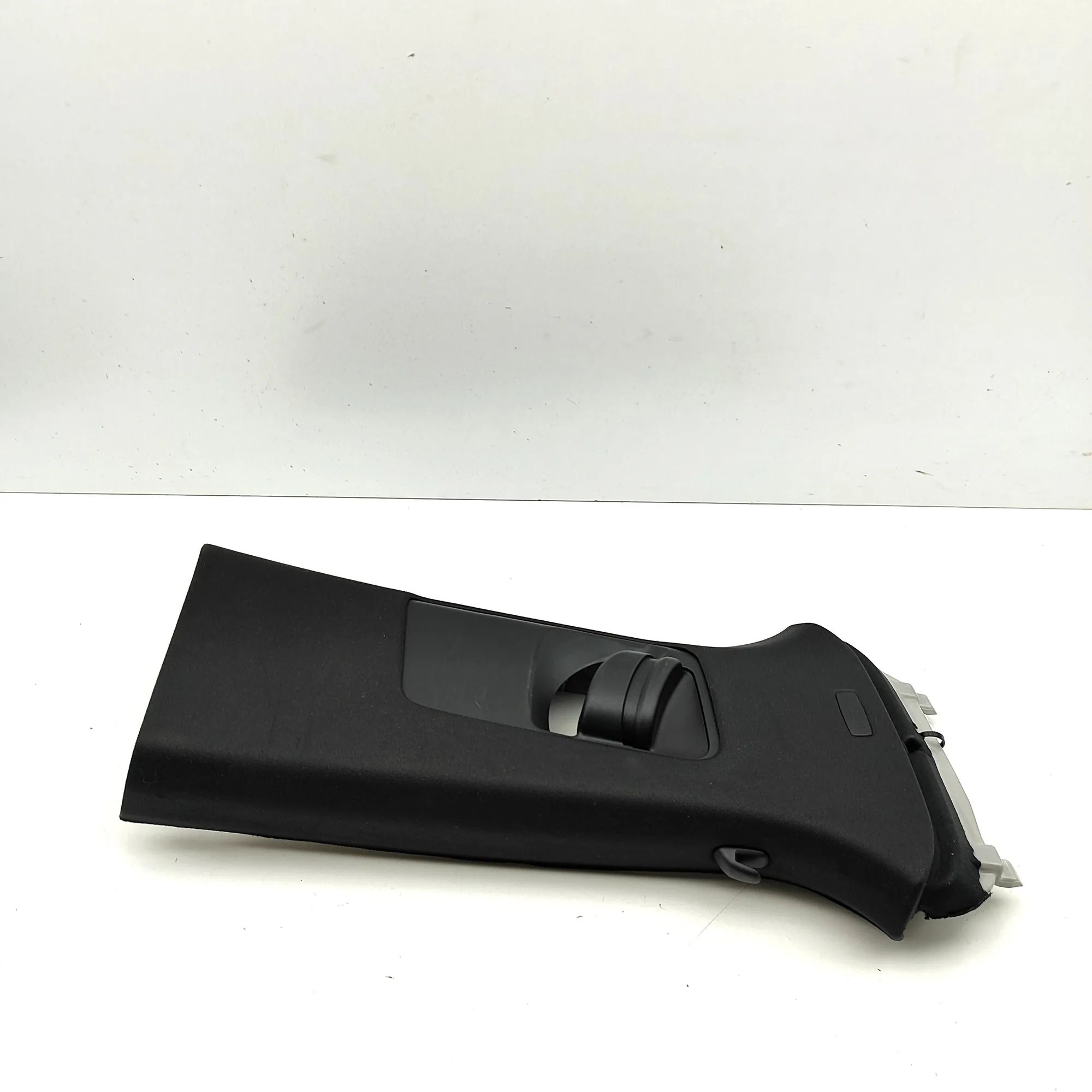 Porsche Cayenne B-pillar trim — right