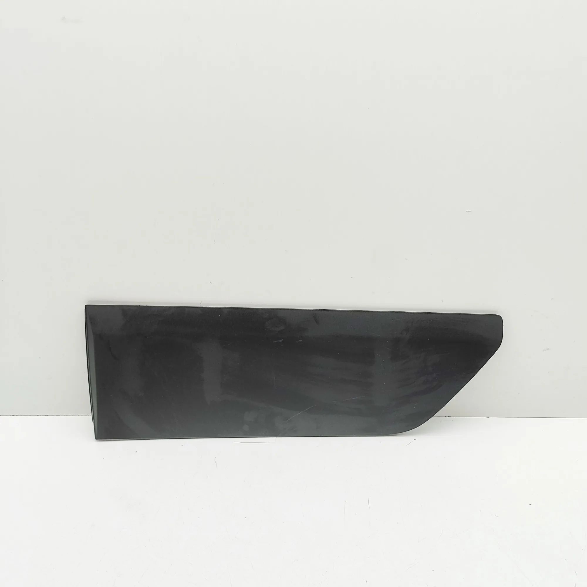 Kia Niro Lower door moulding — rear left Lower door moulding — rear left — KIA NIRO (II)...