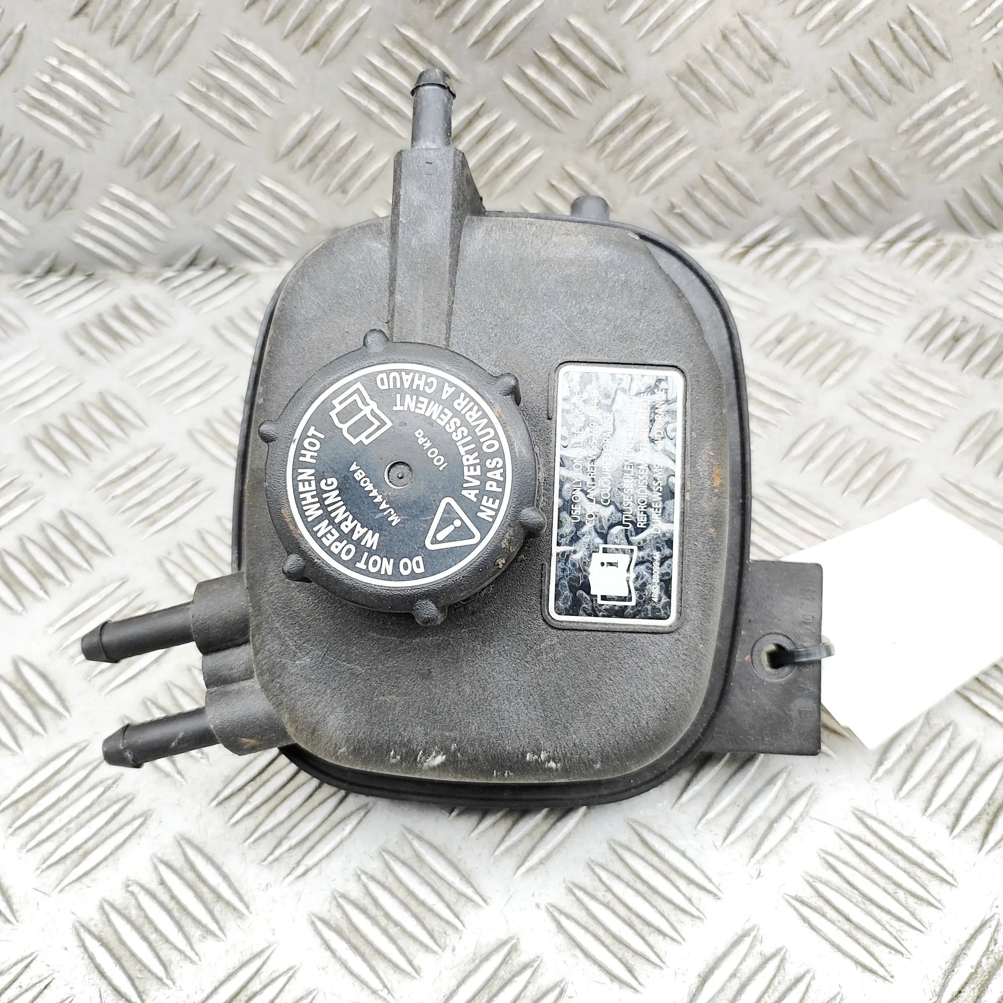 Jaguar XK Expansion Tank Expansion tank — JAGUAR XK (8 Coupe X100) (1996...