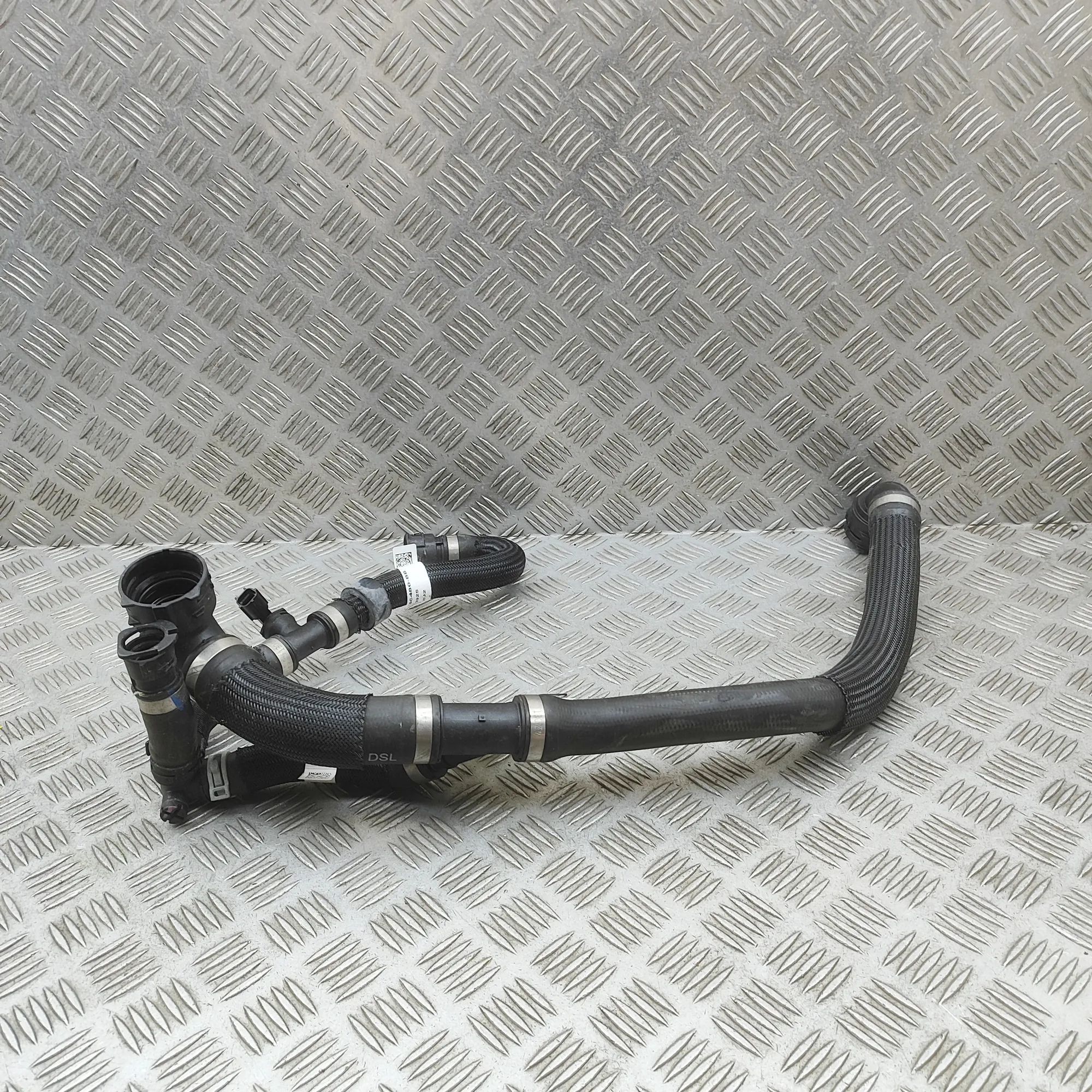 Land Rover Range Rover Evoque Шланг системы охлаждения Coolant hose — LAND ROVER RANGE ROVER EVOQUE (L...