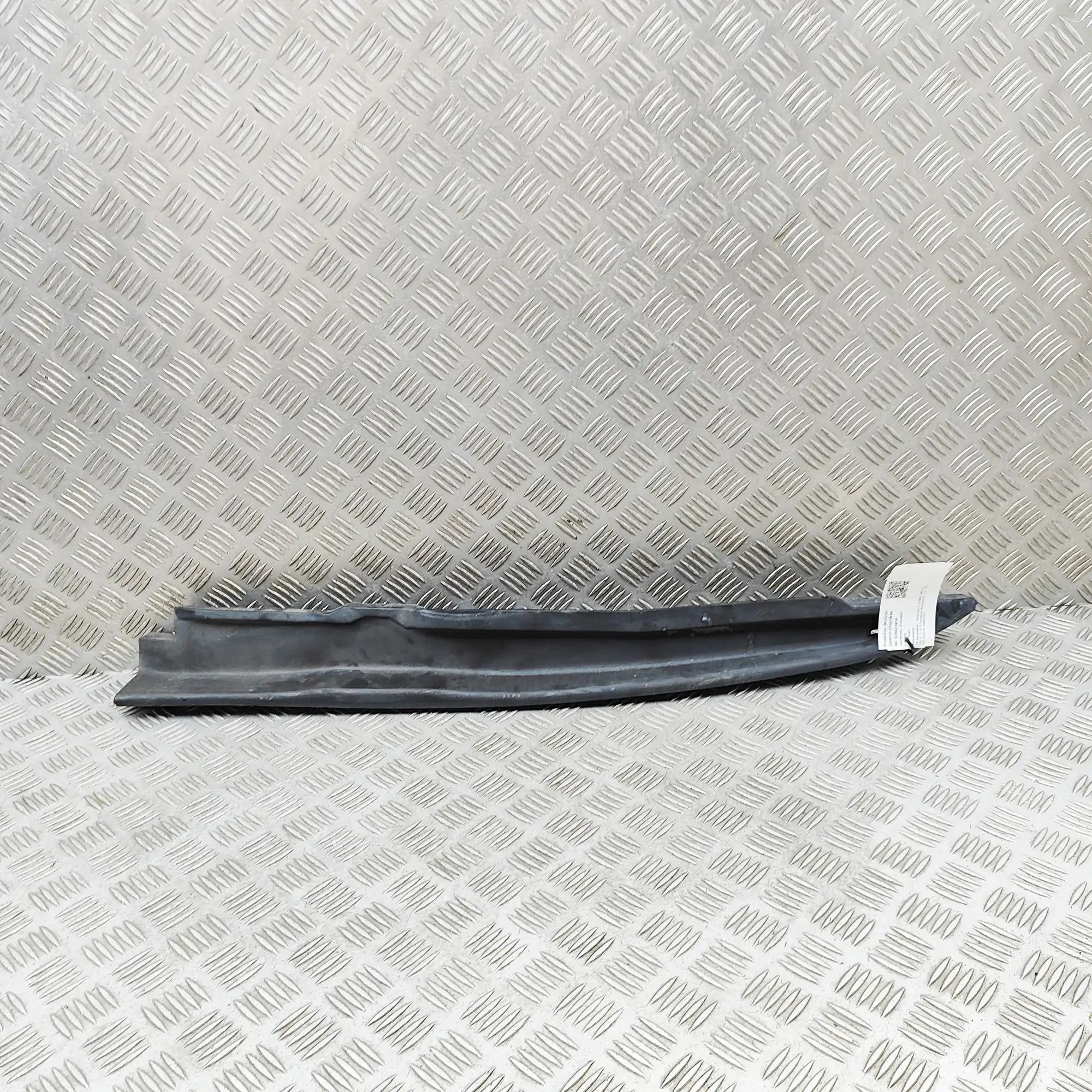 Maserati Ghibli Plastic fender panel — front right Plastic fender panel — front right — MASERATI G...