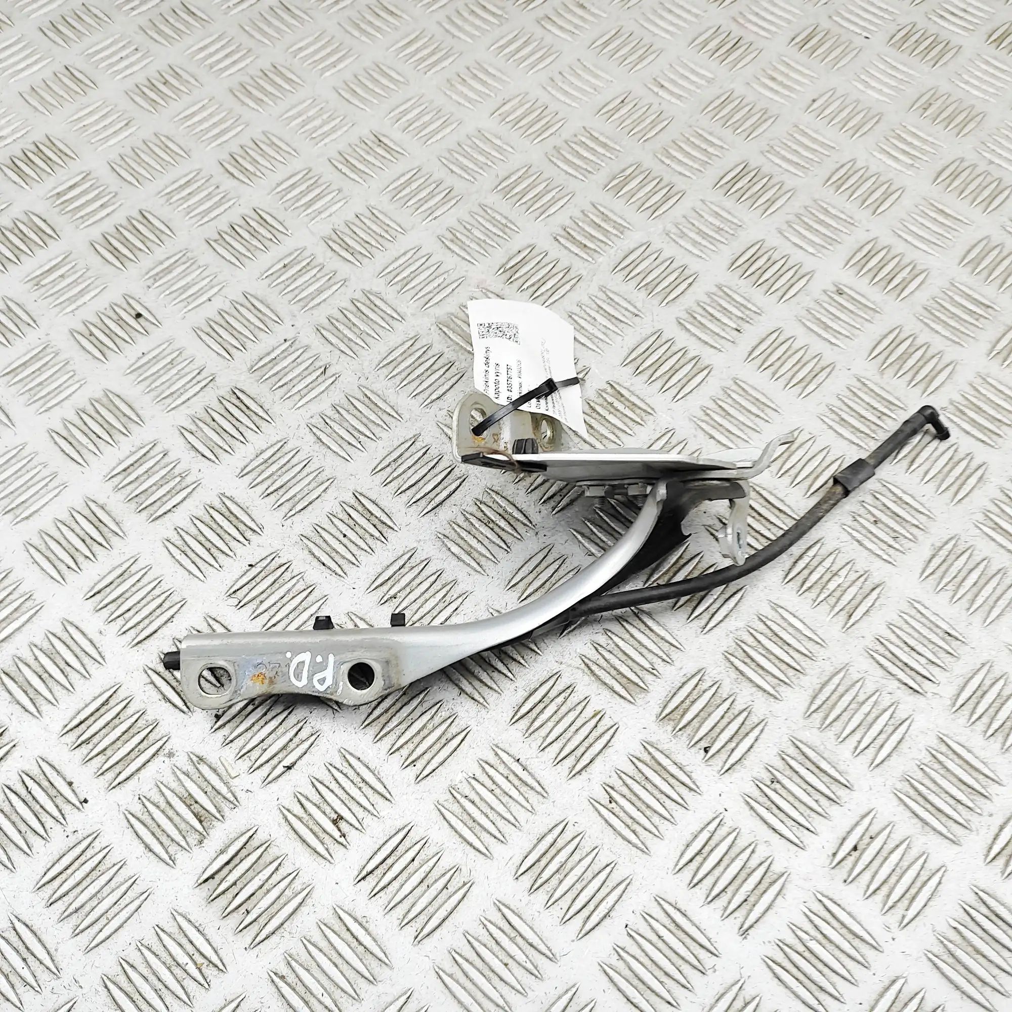 Toyota Land Cruiser 150 Bonnet hinge — front right Bonnet hinge — front right — TOYOTA LAND CRUISE...