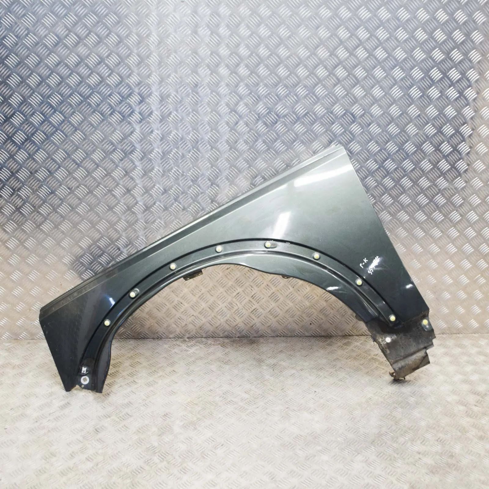 Land Rover Discovery Front Left Fender Front Left Fender — LAND ROVER DISCOVERY (III L...