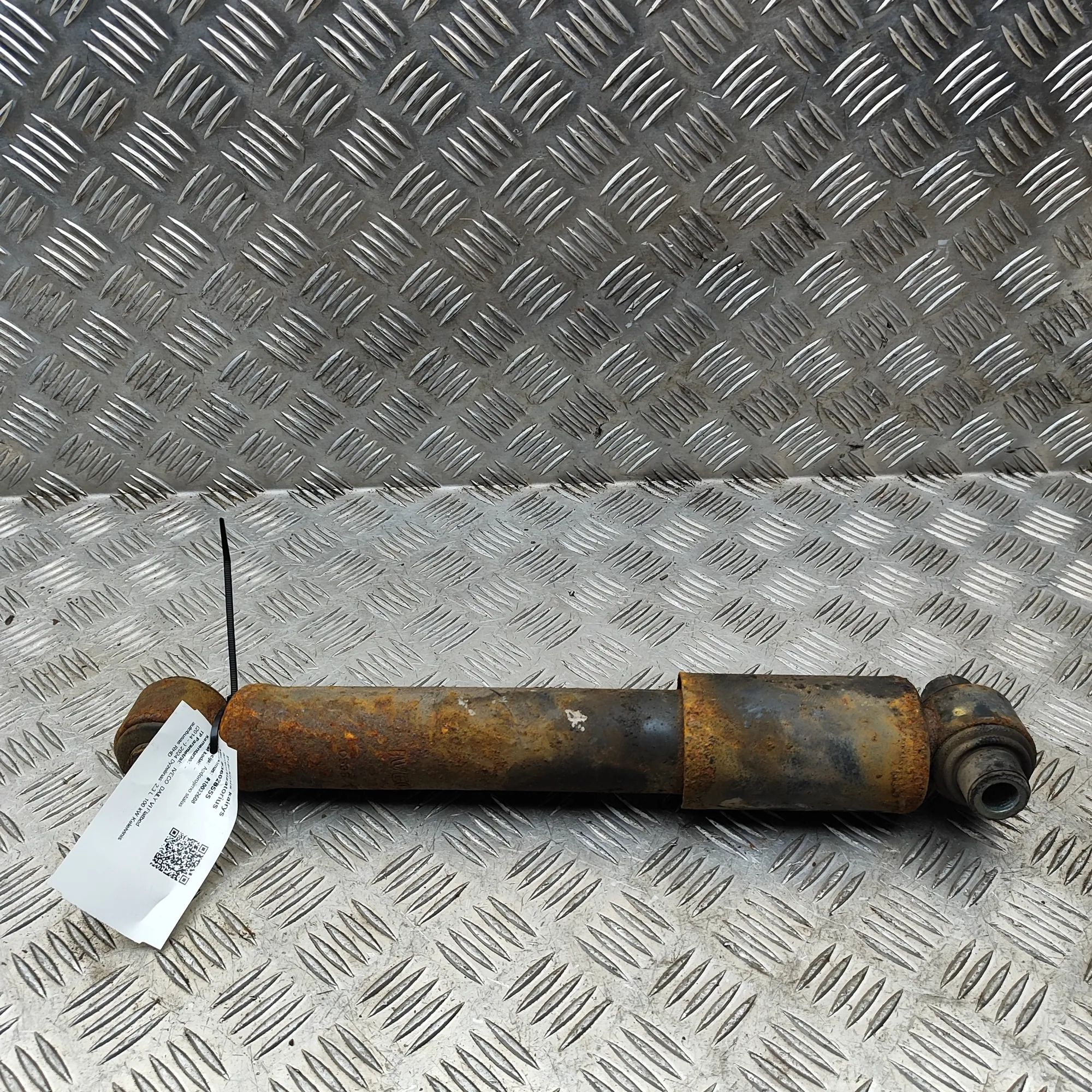 Iveco Daily Shock absorber — front left Shock absorber — front left — IVECO DAILY (VI V...
