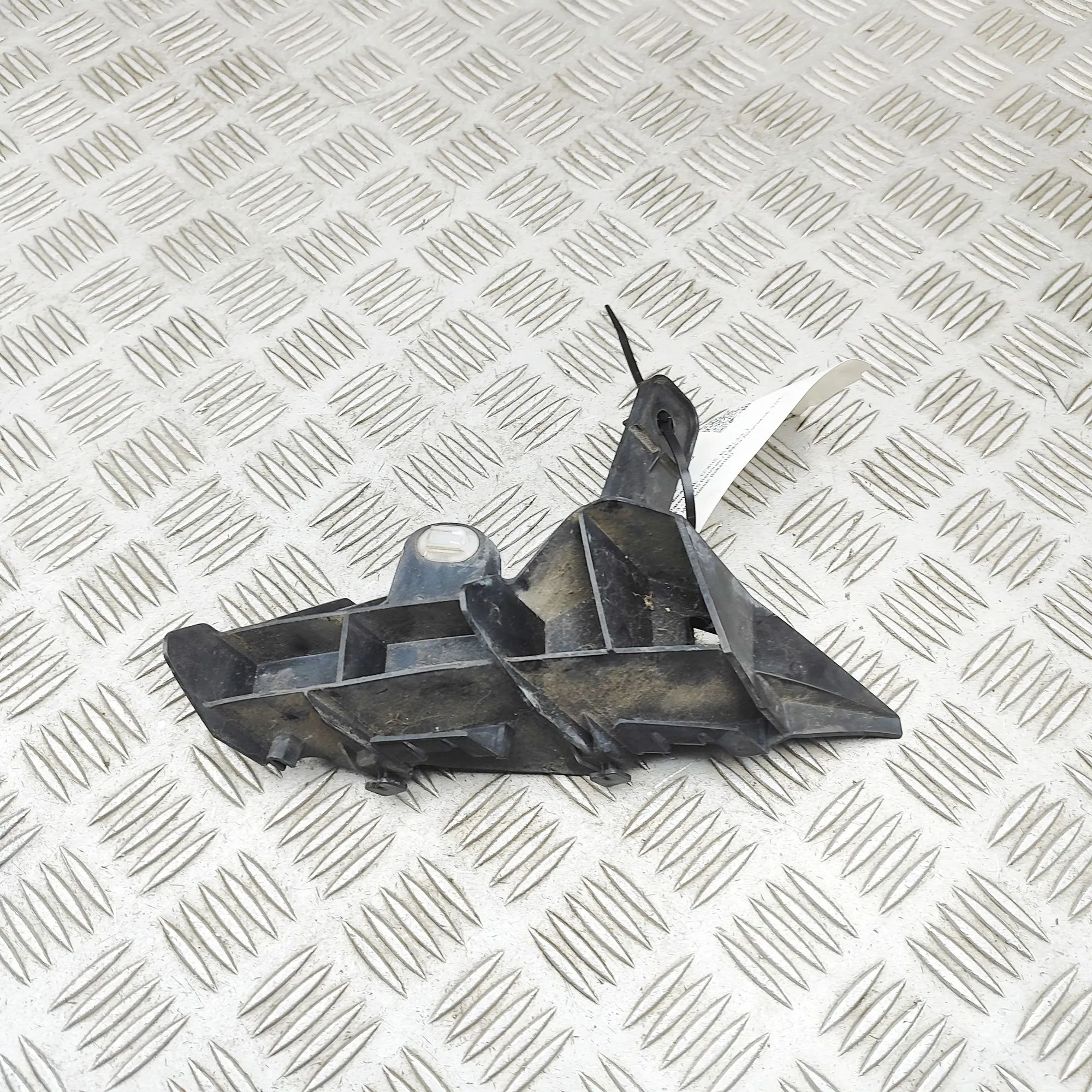 Lexus IS Rear Left Bumper Bracket Rear Left Bumper Bracket — LEXUS IS (III _E3_) ...