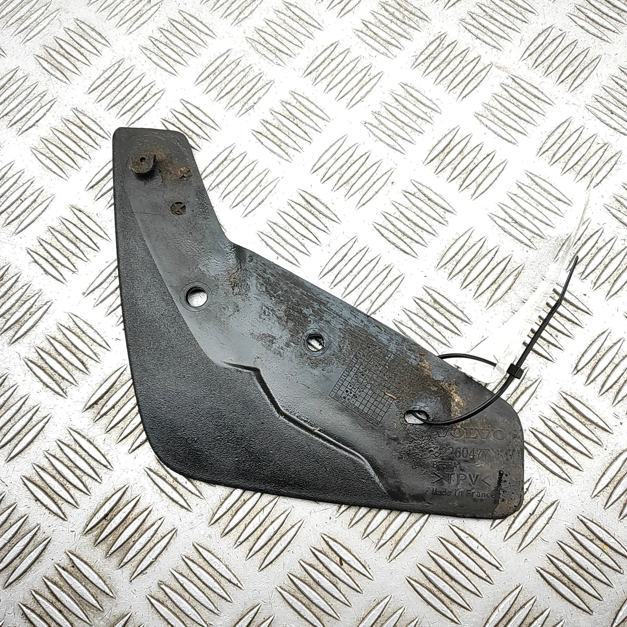 Volvo XC40 / EX40 Mudguard — rear right Mudguard — rear right — VOLVO XC40 (536) (2017-...