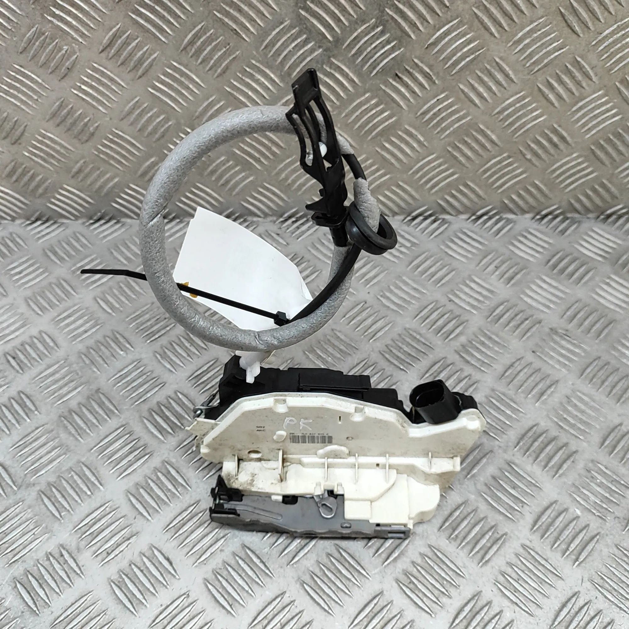 Volkswagen Transporter (T6, Caravelle, Multivan) Door lock — front left Door lock — front left — VW TRANSPORTER (VI T6 ...