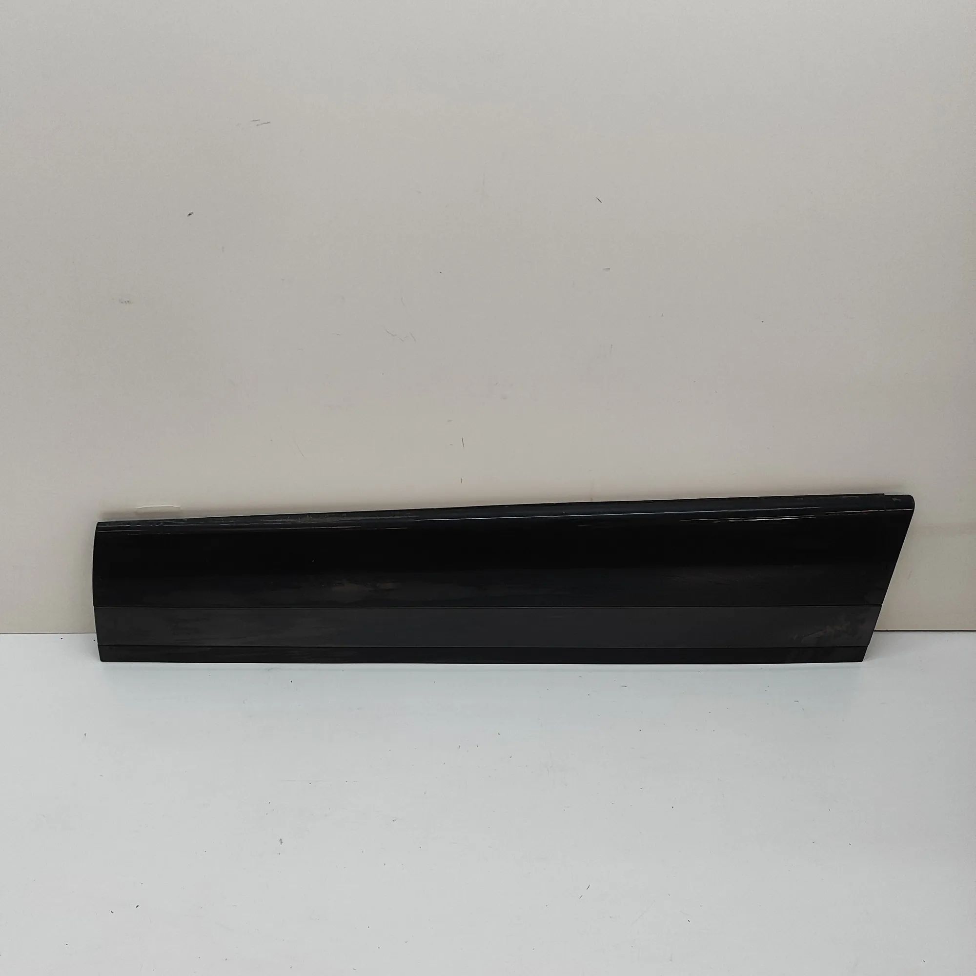 Land Rover Range Rover Velar Front Right Door Lower Molding Front Right Door Lower Molding — LAND ROVER RAN...