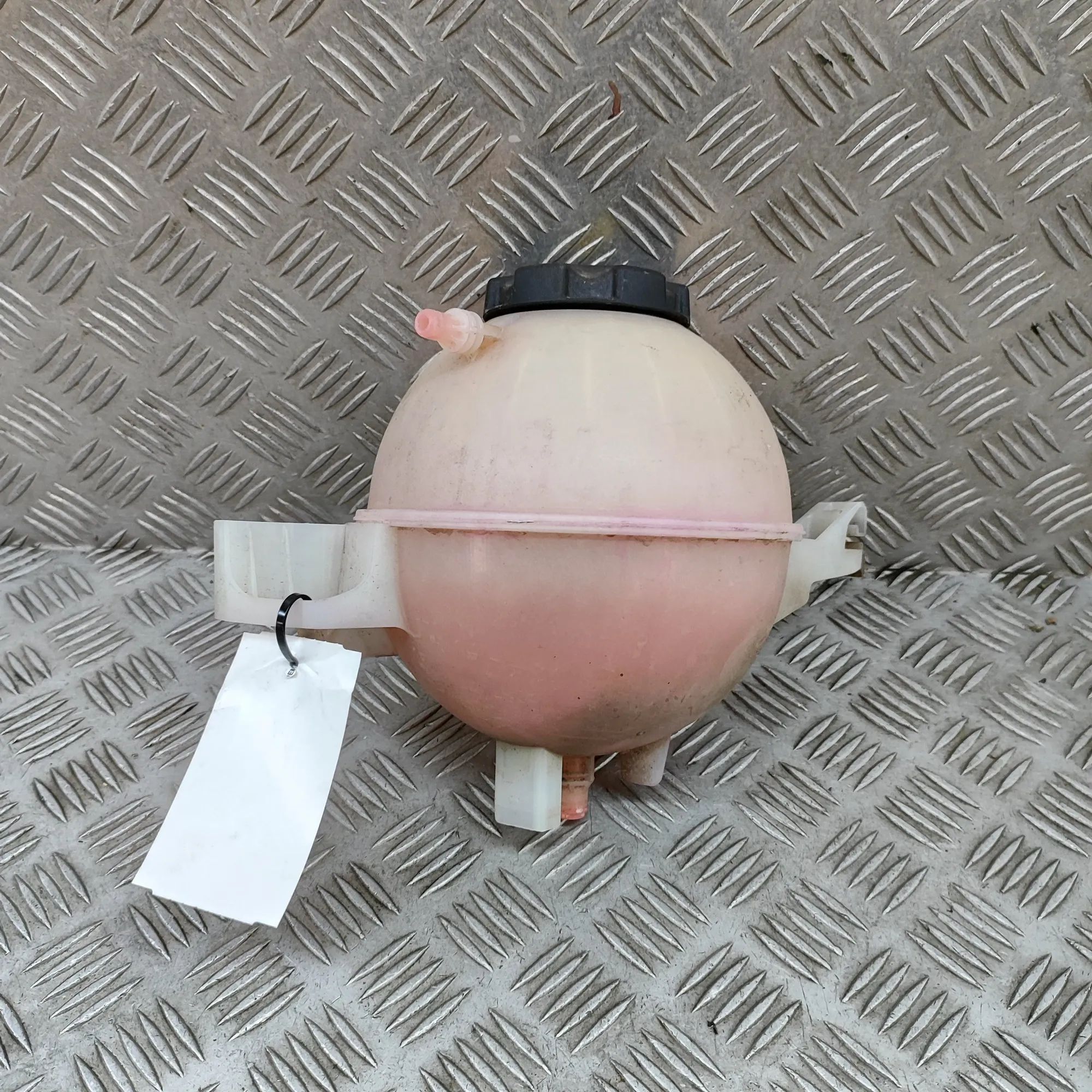 BMW X3 / iX3 (G01) Coolant Expansion Tank Coolant Expansion Tank — BMW X3 (G01, F97) (201...
