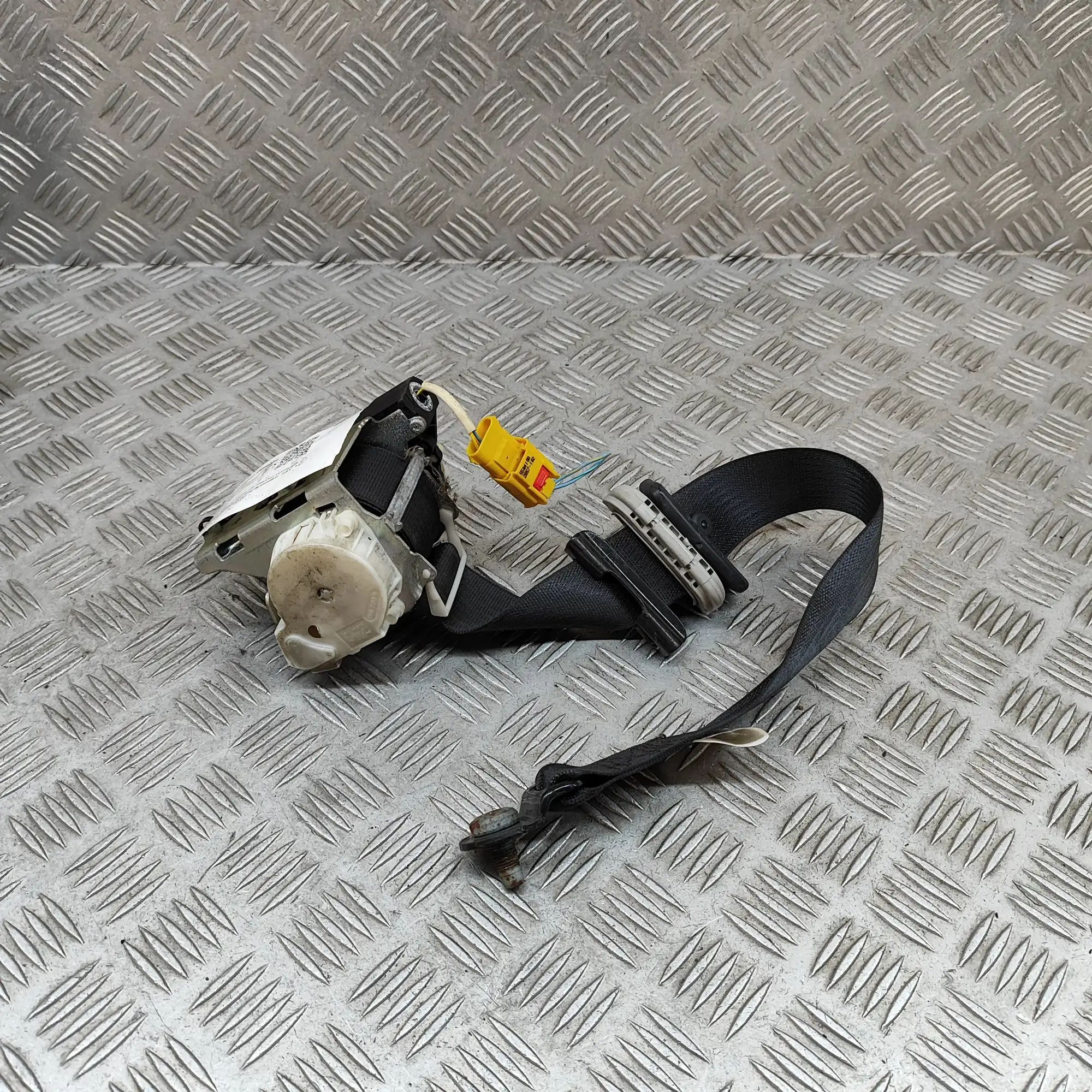 Chrysler Grand Voyager / Town & Country Front Left Seatbelt Front Left Seatbelt — CHRYSLER GRAND (VOYAGER V...