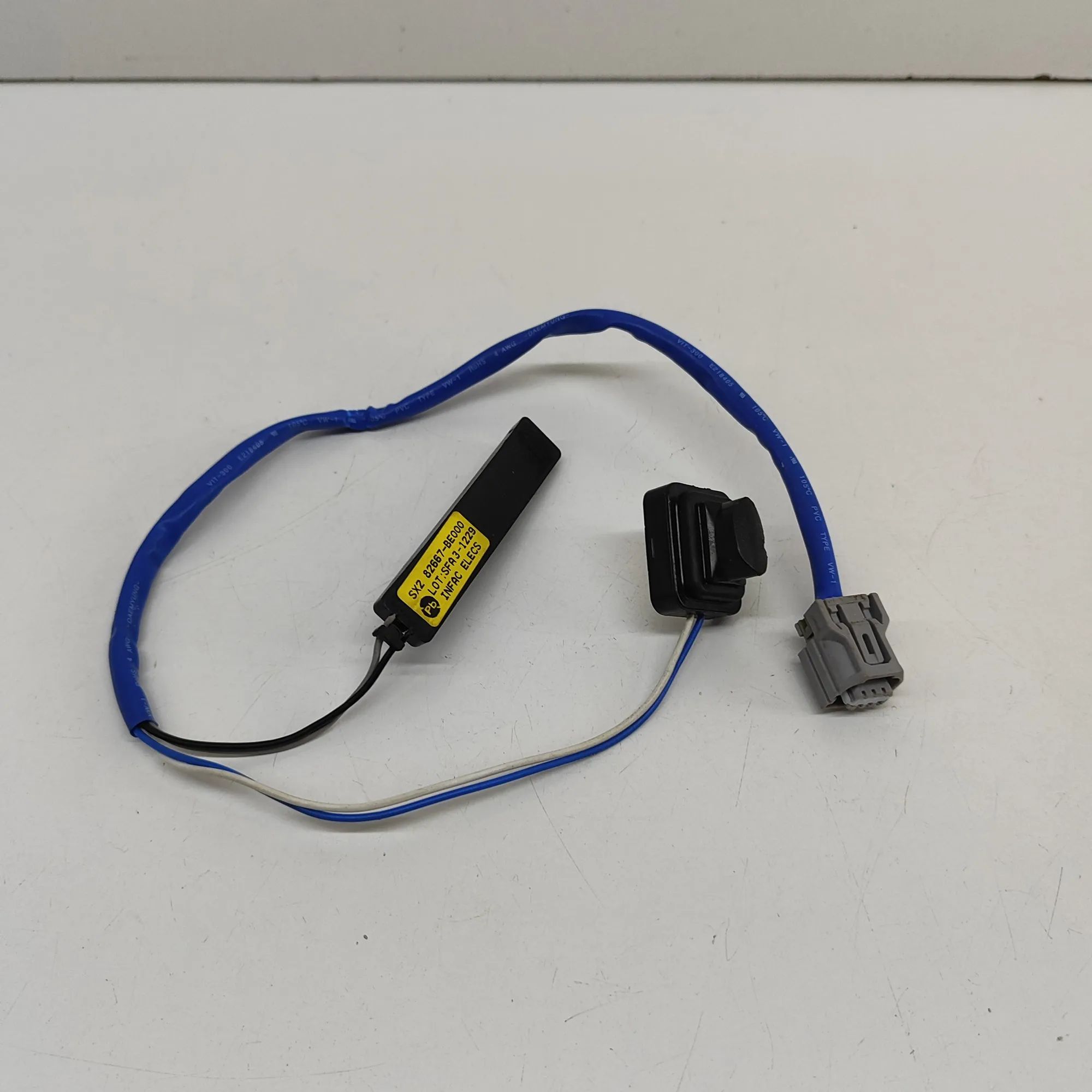 Hyundai Kona Keyless entry antenna Keyless entry antenna — HYUNDAI KONA (SX2) (202...