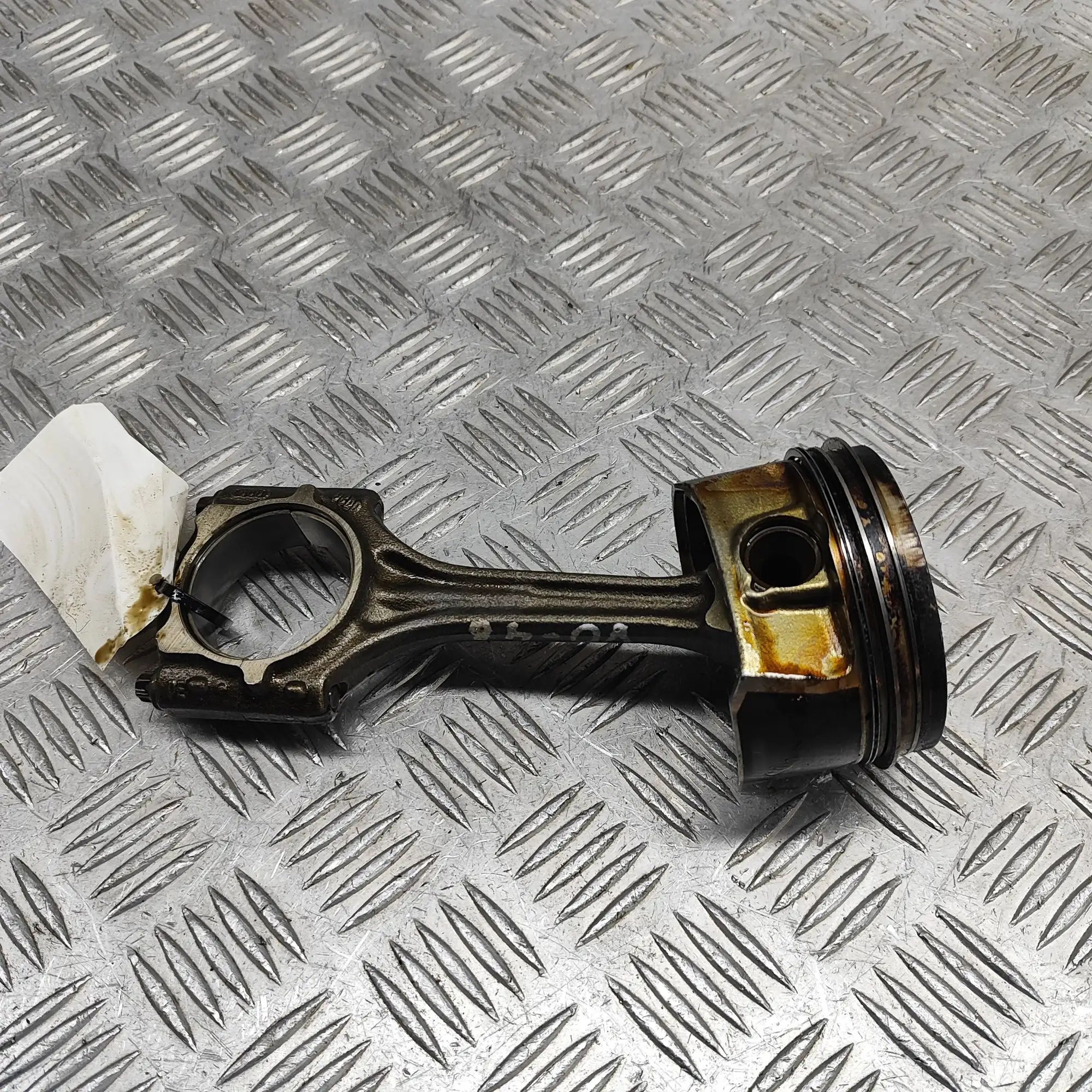 Volkswagen Golf 5 Piston Piston — VW GOLF (V 1K1) (2003-2009) — 05919840...