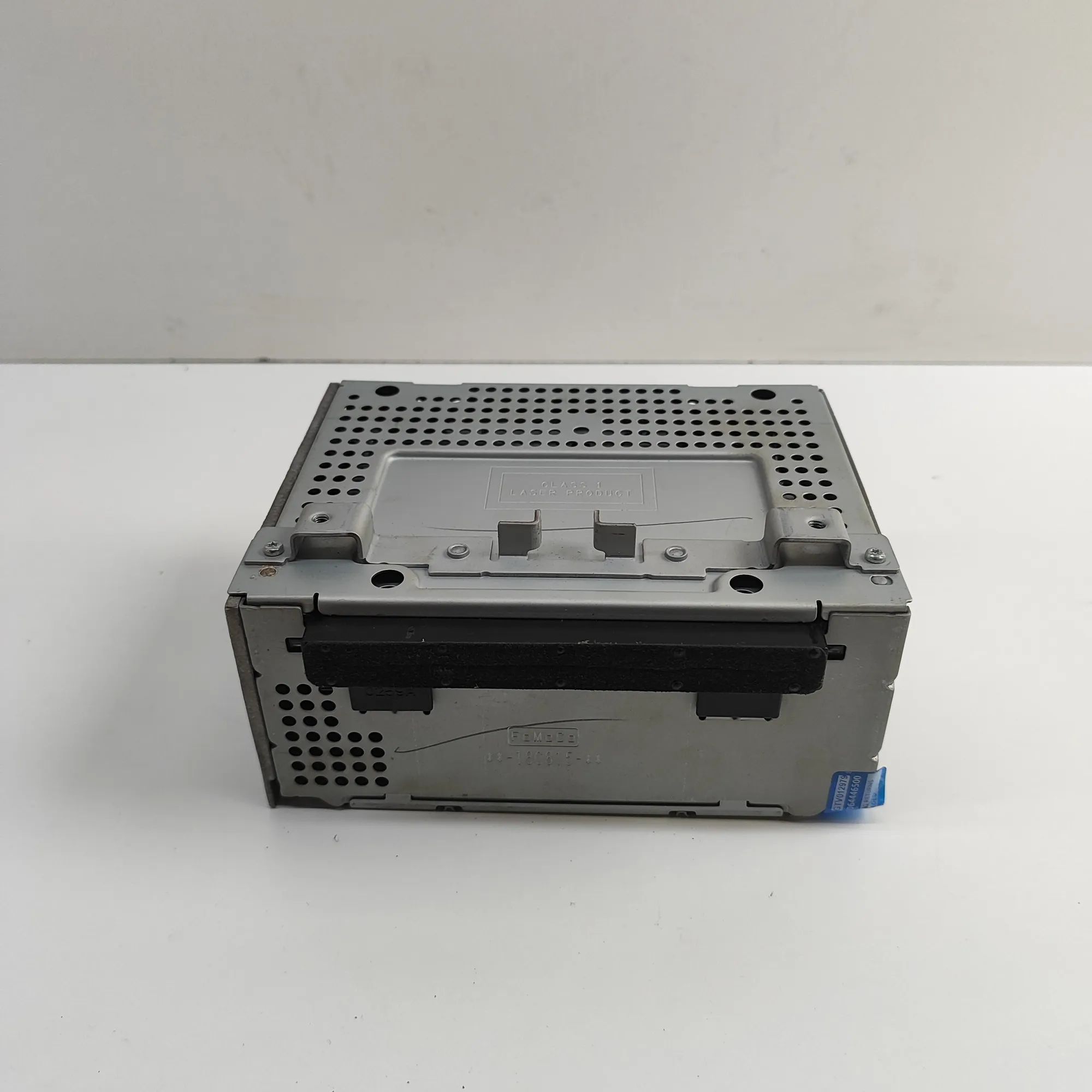 Ford Fiesta Radio / CD / navigation head unit Radio / CD / navigation head unit — FORD FIESTA...