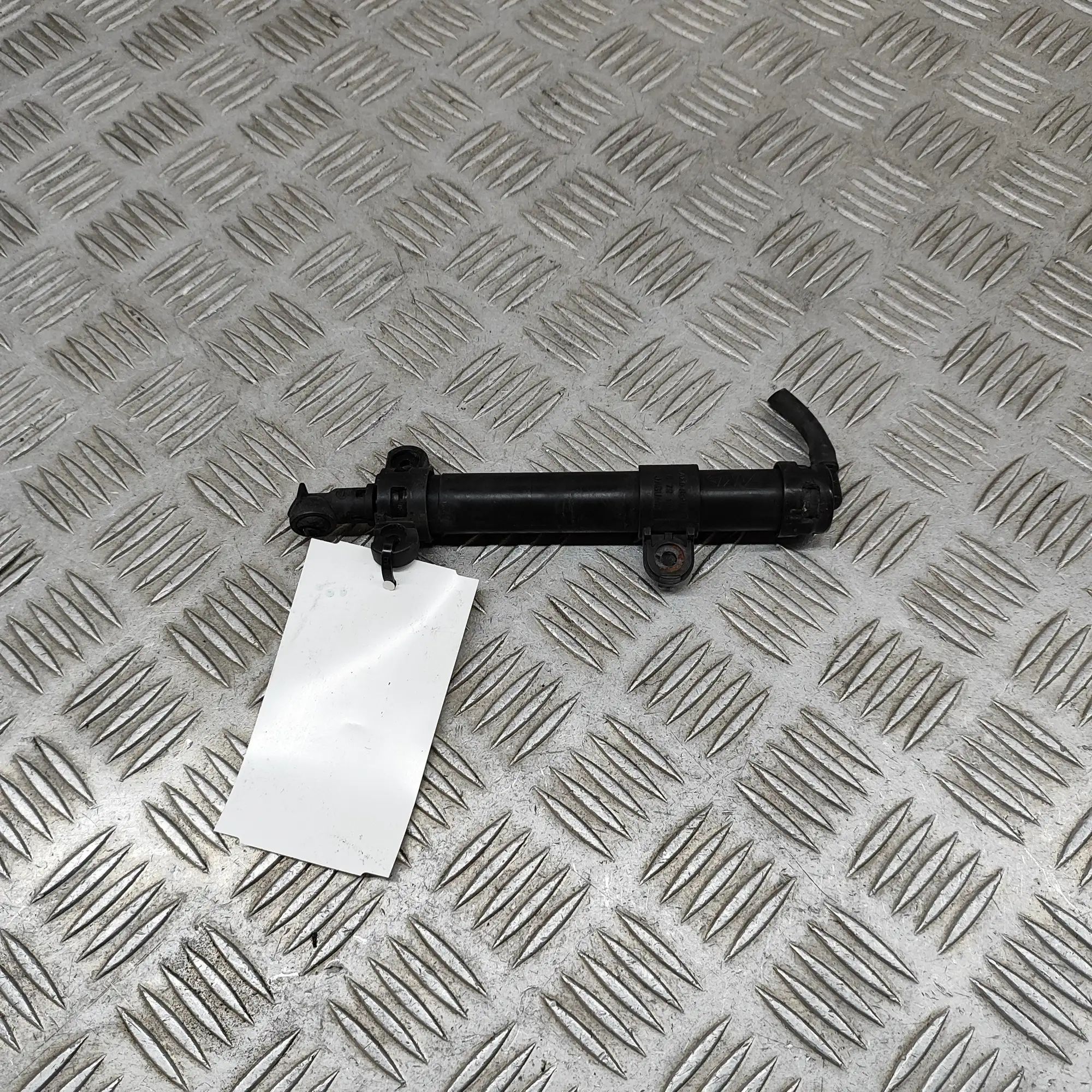 Land Rover Range Rover Evoque Headlight washer pump — left Headlight washer pump — left — LAND ROVER RANGE...