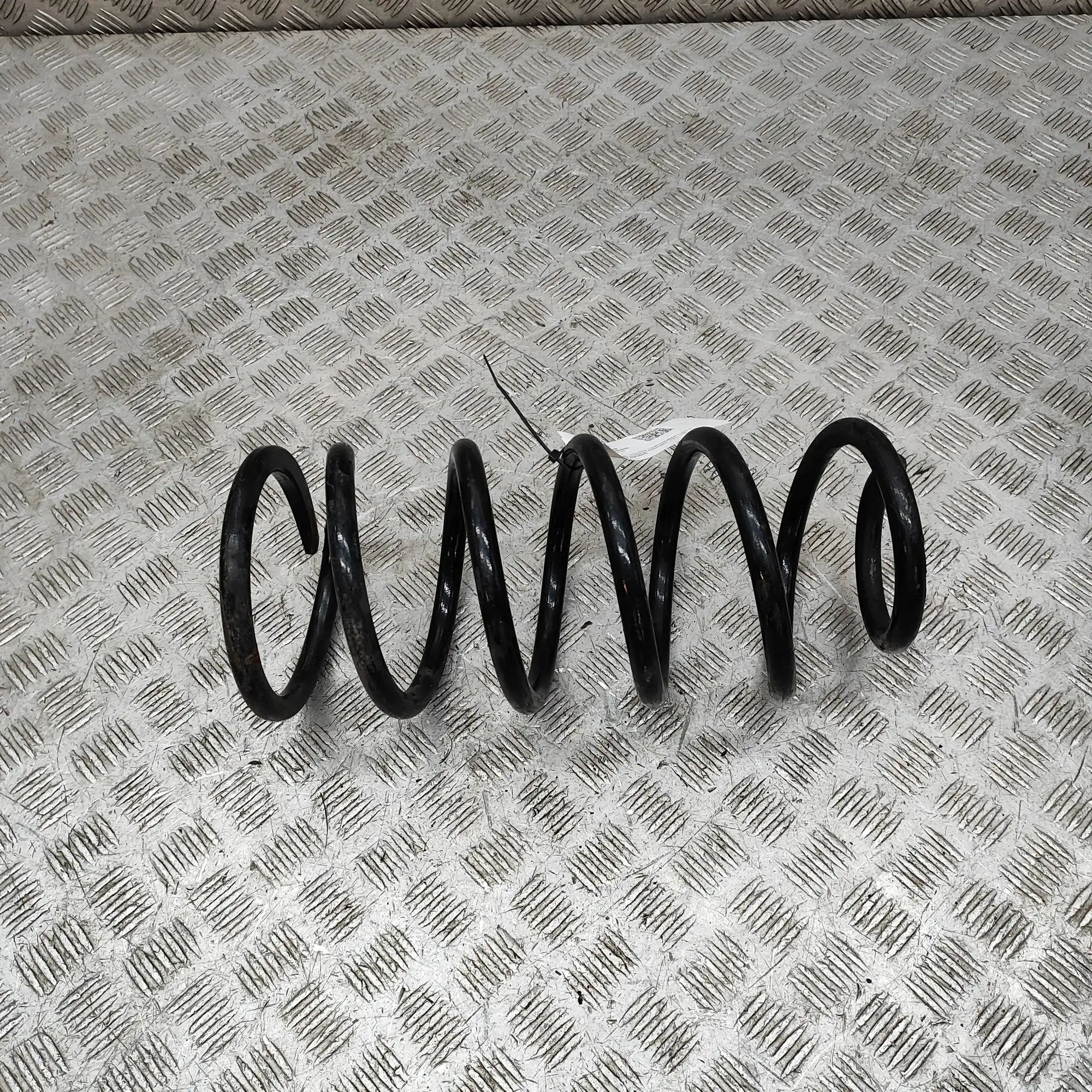 Toyota Land Cruiser 150 Coil spring — rear right Coil spring — rear right — TOYOTA LAND CRUISER ...
