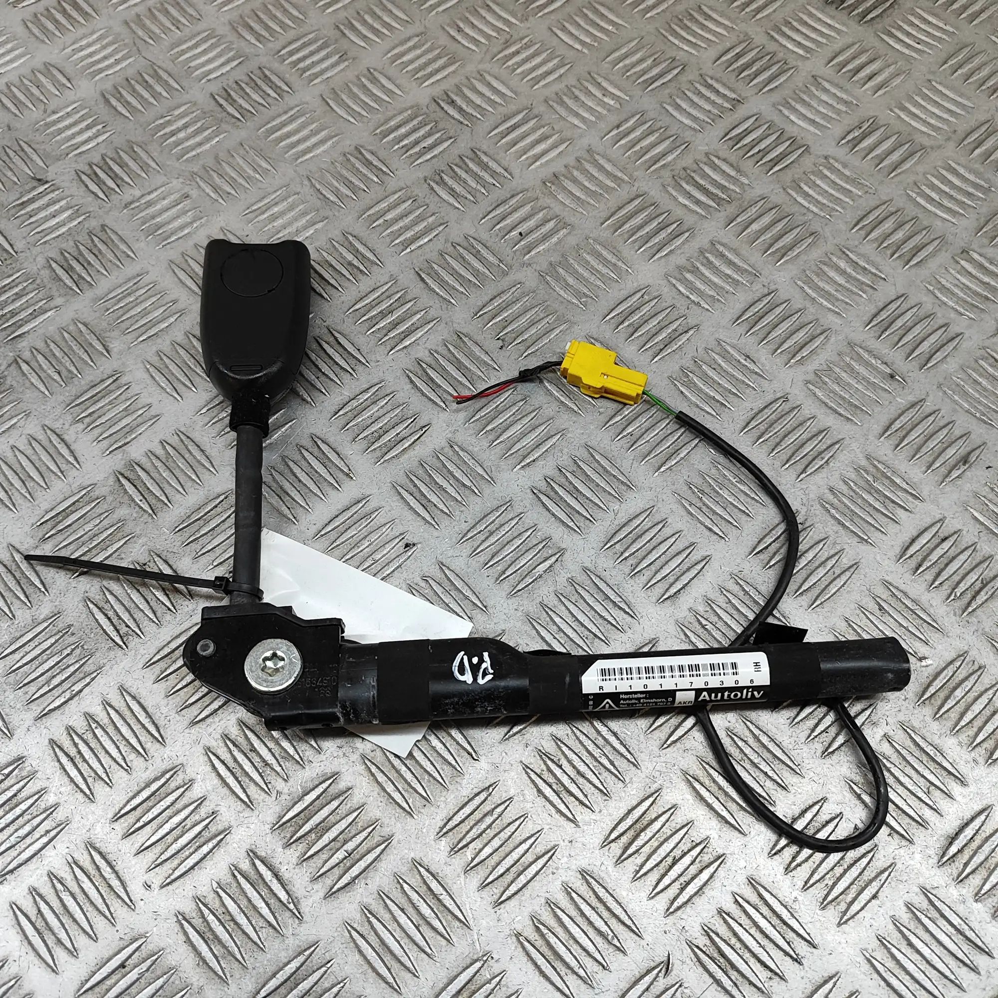 Chevrolet Cruze Seat belt buckle — front right