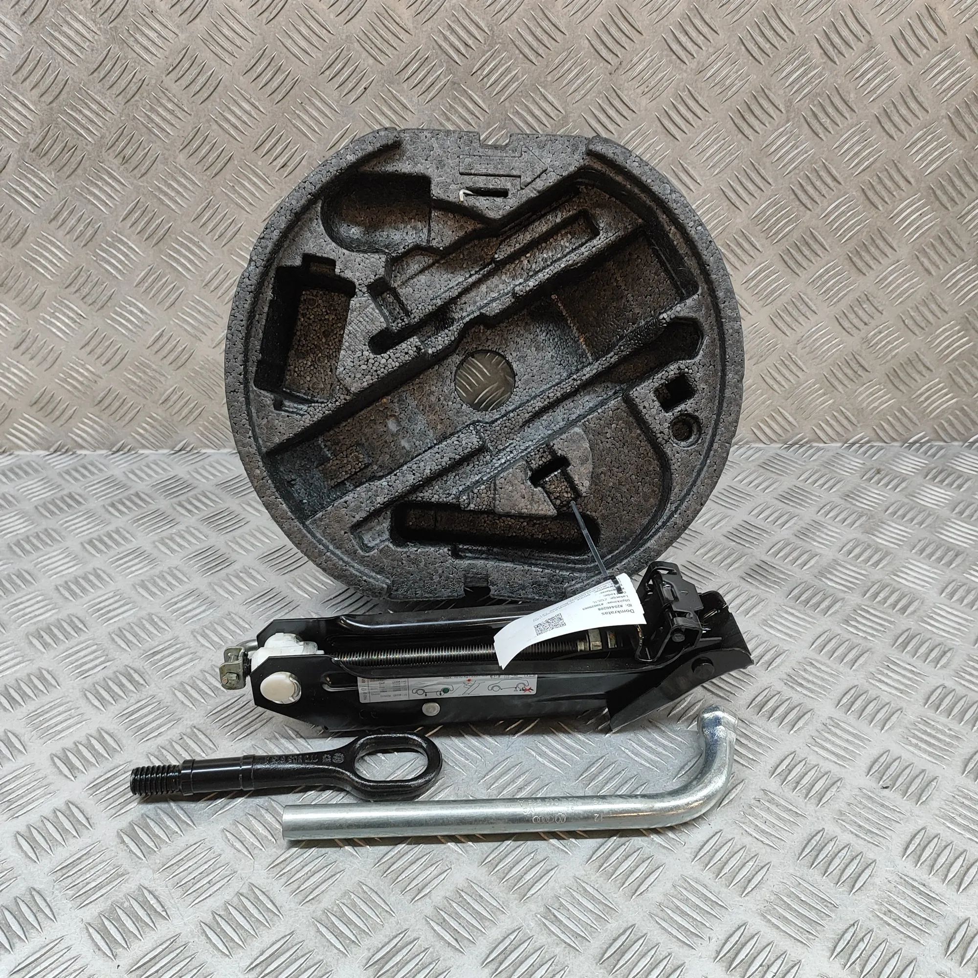 Skoda Octavia Tool Kit Tool Kit — SKODA OCTAVIA (II Combi 1Z5) (2004-2...