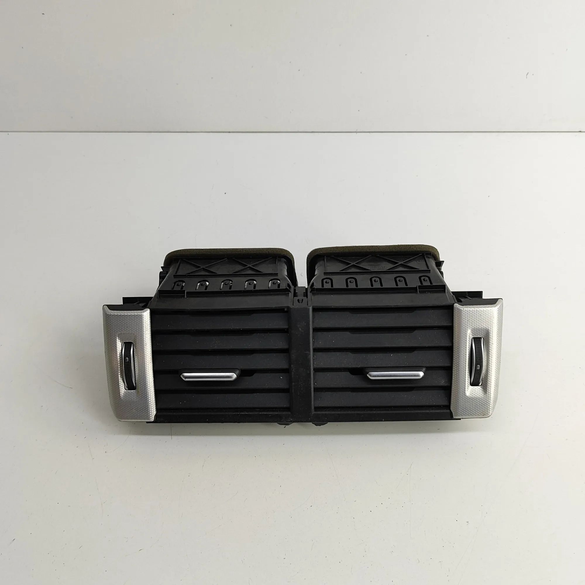 Land Rover Range Rover Evoque Dashboard Air Vents Dashboard Air Vents — LAND ROVER RANGE ROVER EV...