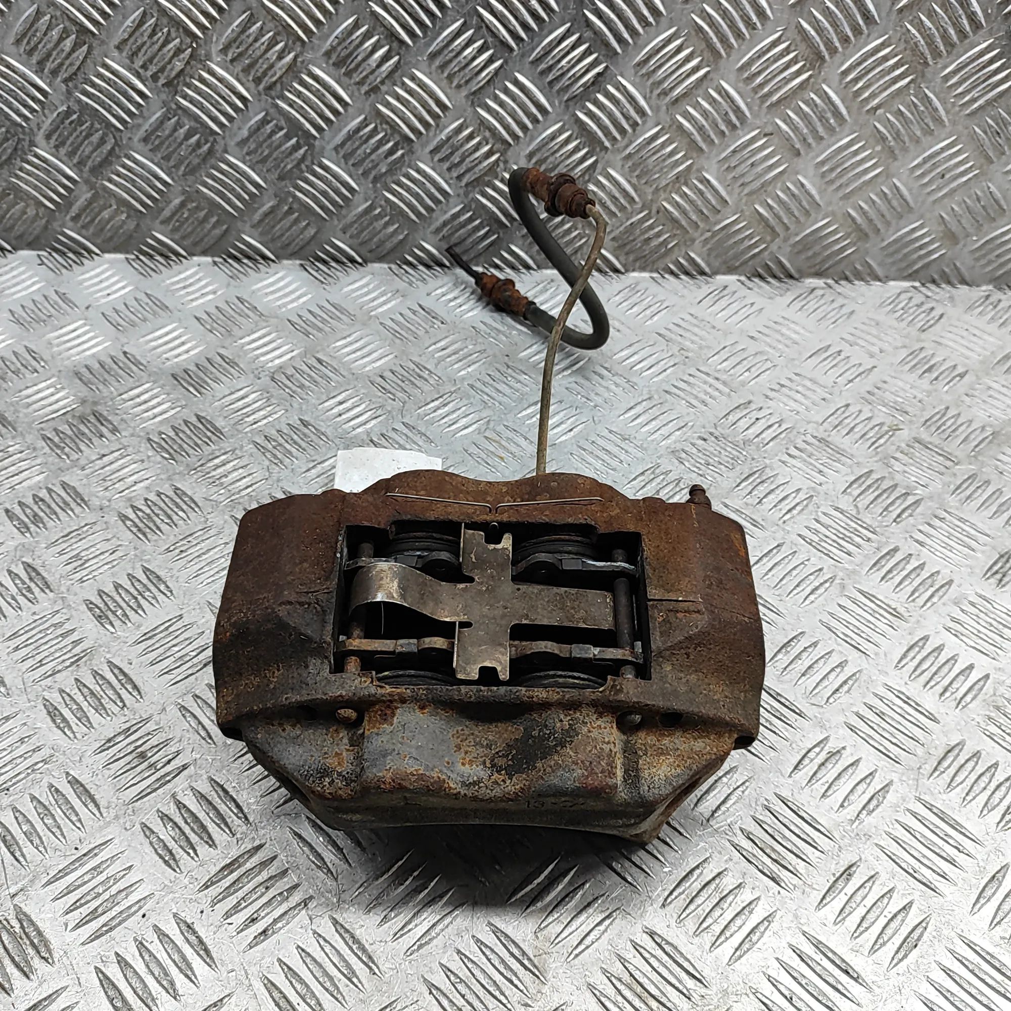 Toyota Land Cruiser 80 Brake caliper — front left Brake caliper — front left — TOYOTA LAND CRUISE...
