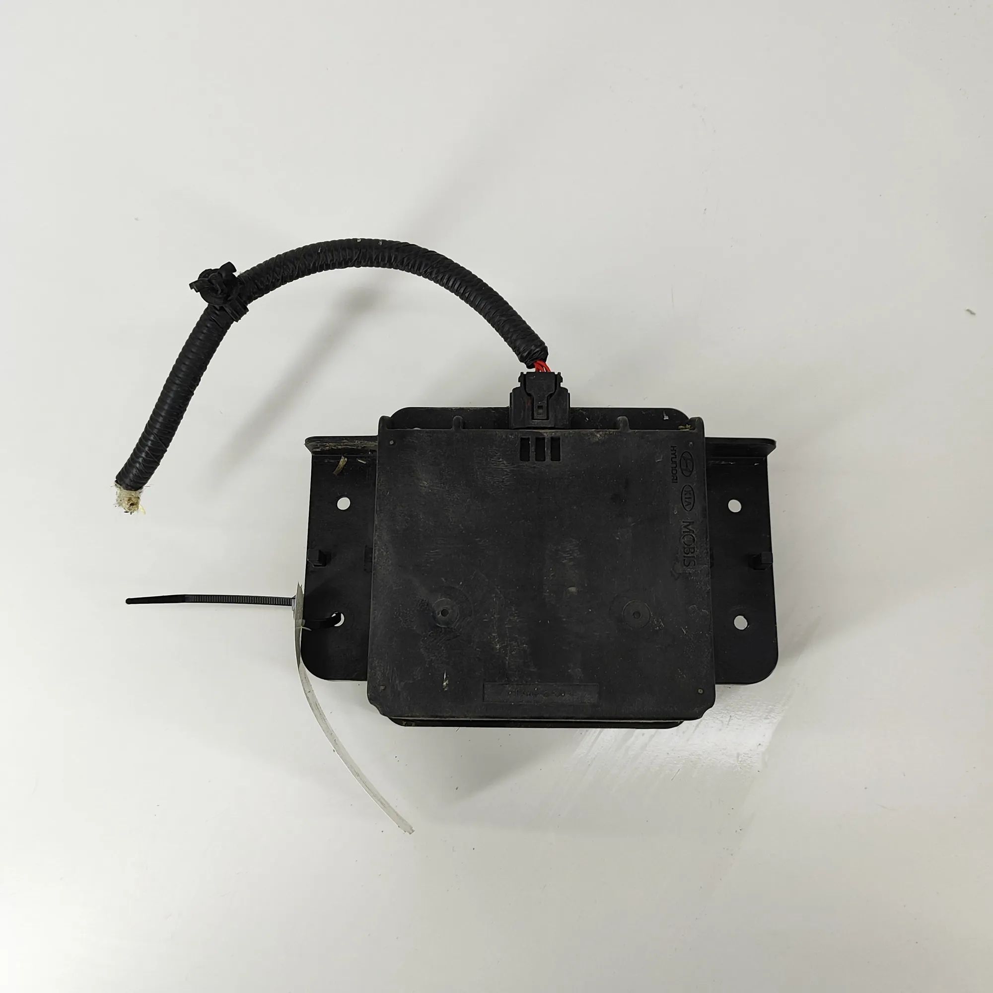 Hyundai Kona Engine Sound Control Unit Engine Sound Control Unit — HYUNDAI KONA (2017-...