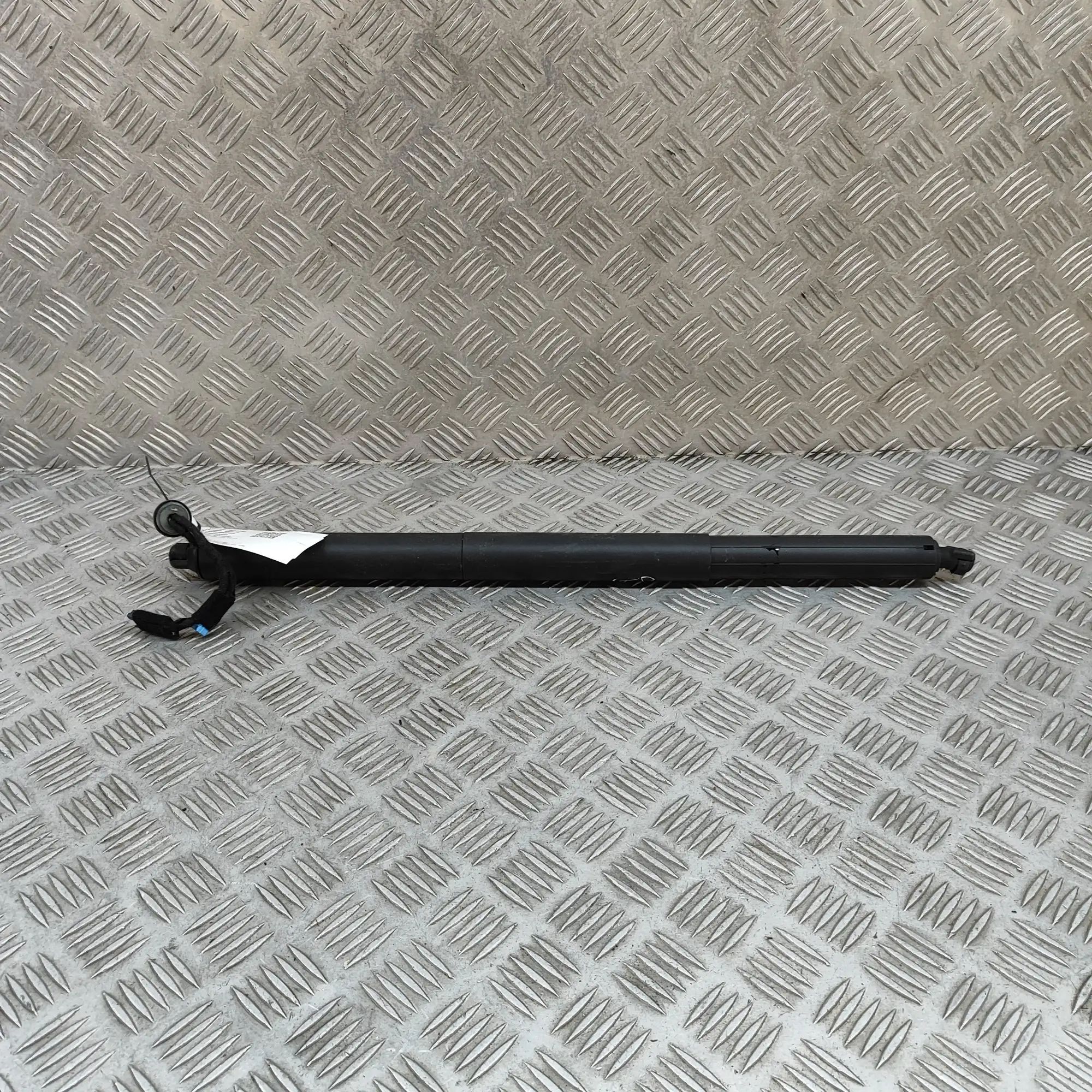 BMW X2 (F39) Right Side Tailgate Gas Strut Right Side Tailgate Gas Strut — BMW X2 (F39) (2...