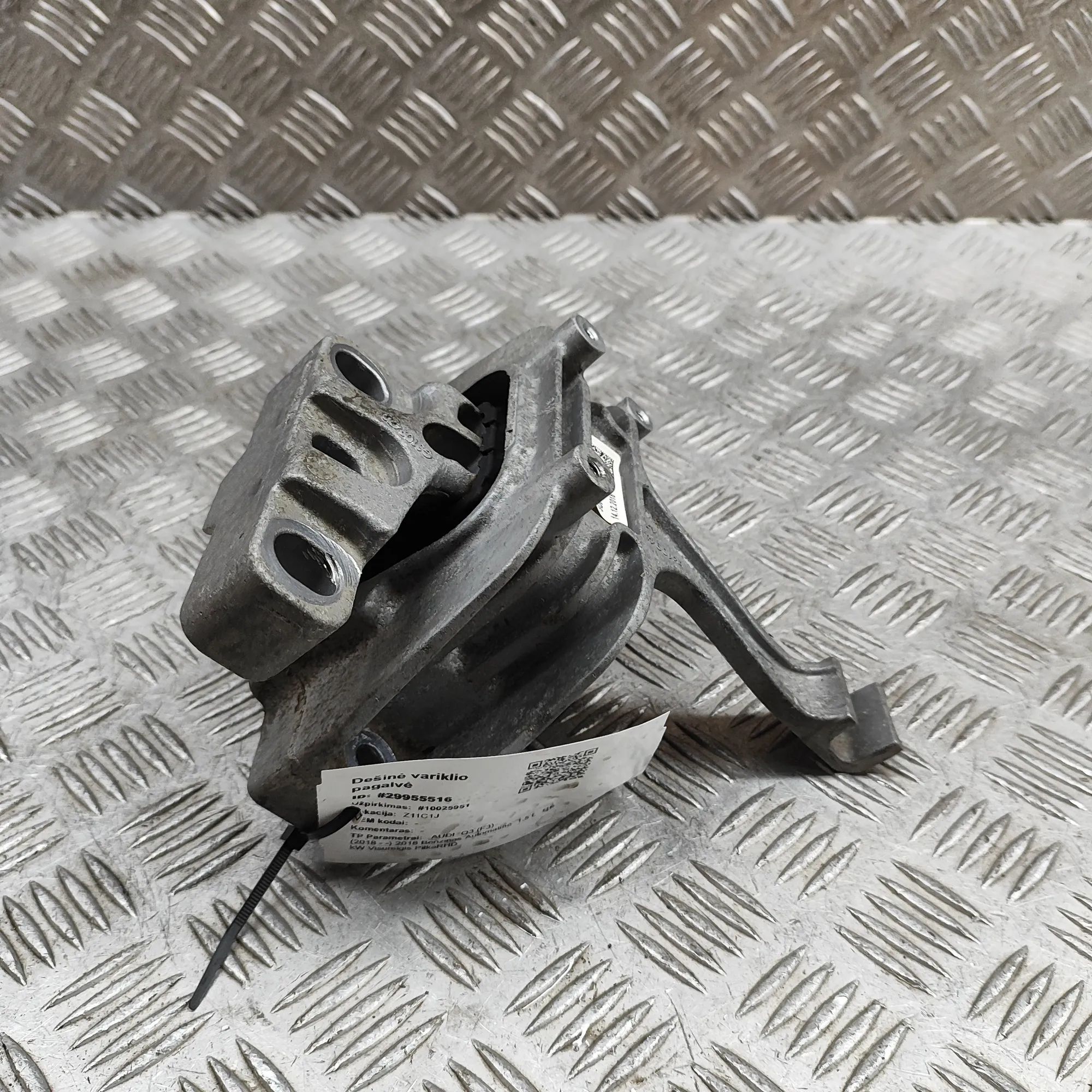 Audi Q3 (8U) Right Side Engine Mount Right Side Engine Mount — AUDI Q3 (F3) (2018-.....