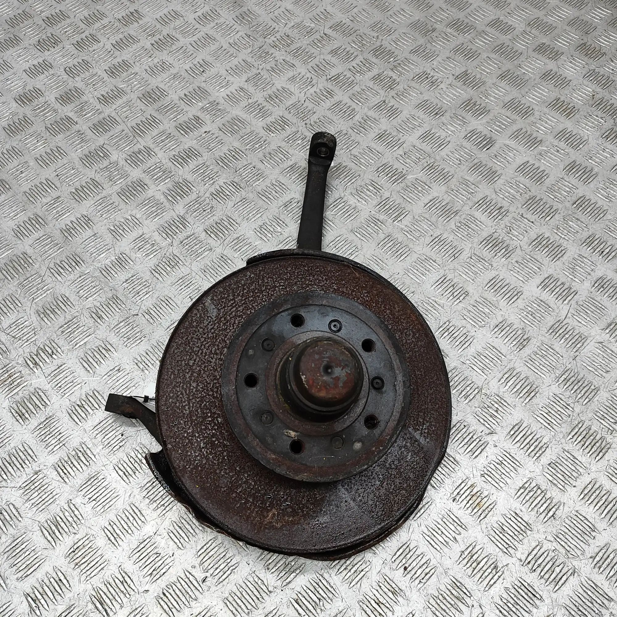 Mercedes-Benz 200 - 300 (W123) Front Right Wheel Hub Front Right Wheel Hub — MERCEDES BENZ S-CLASS (...