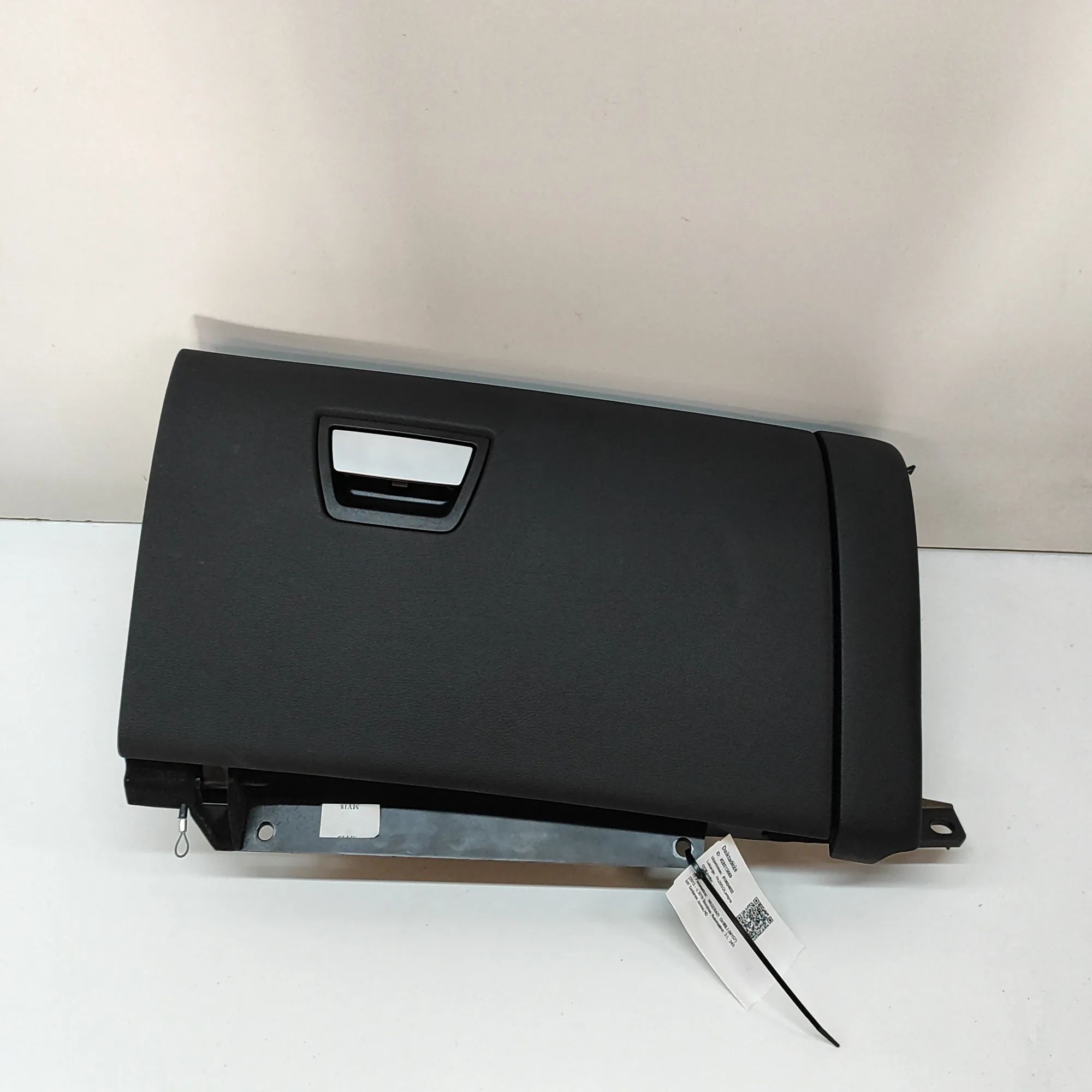 Maserati Ghibli Glove Compartment Glove compartment — MASERATI GHIBLI (M157) (201...