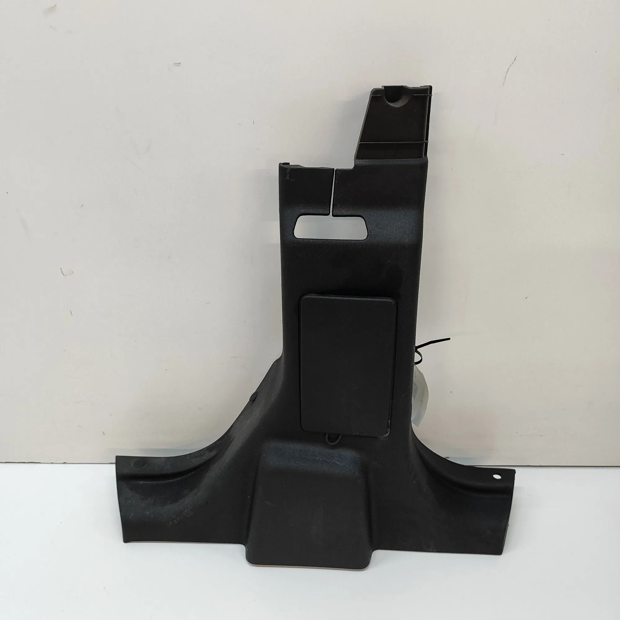 Jeep Wrangler (JK) B-pillar trim — right B-pillar trim — right — JEEP WRANGLER (III JK) ...