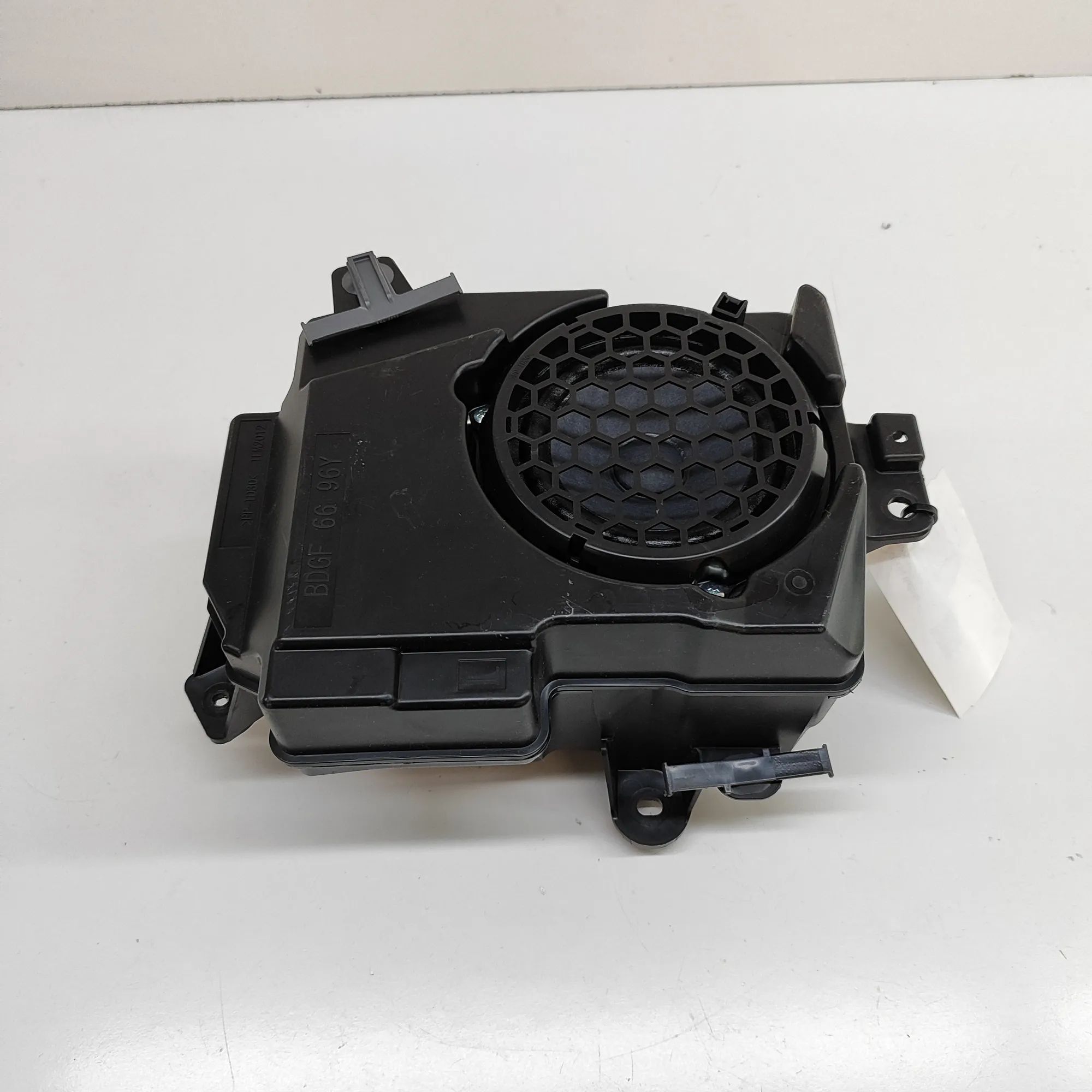 Mazda 3 (BP) Floor subwoofer — left Floor subwoofer — left — MAZDA CX-3 (0 DM) (201...