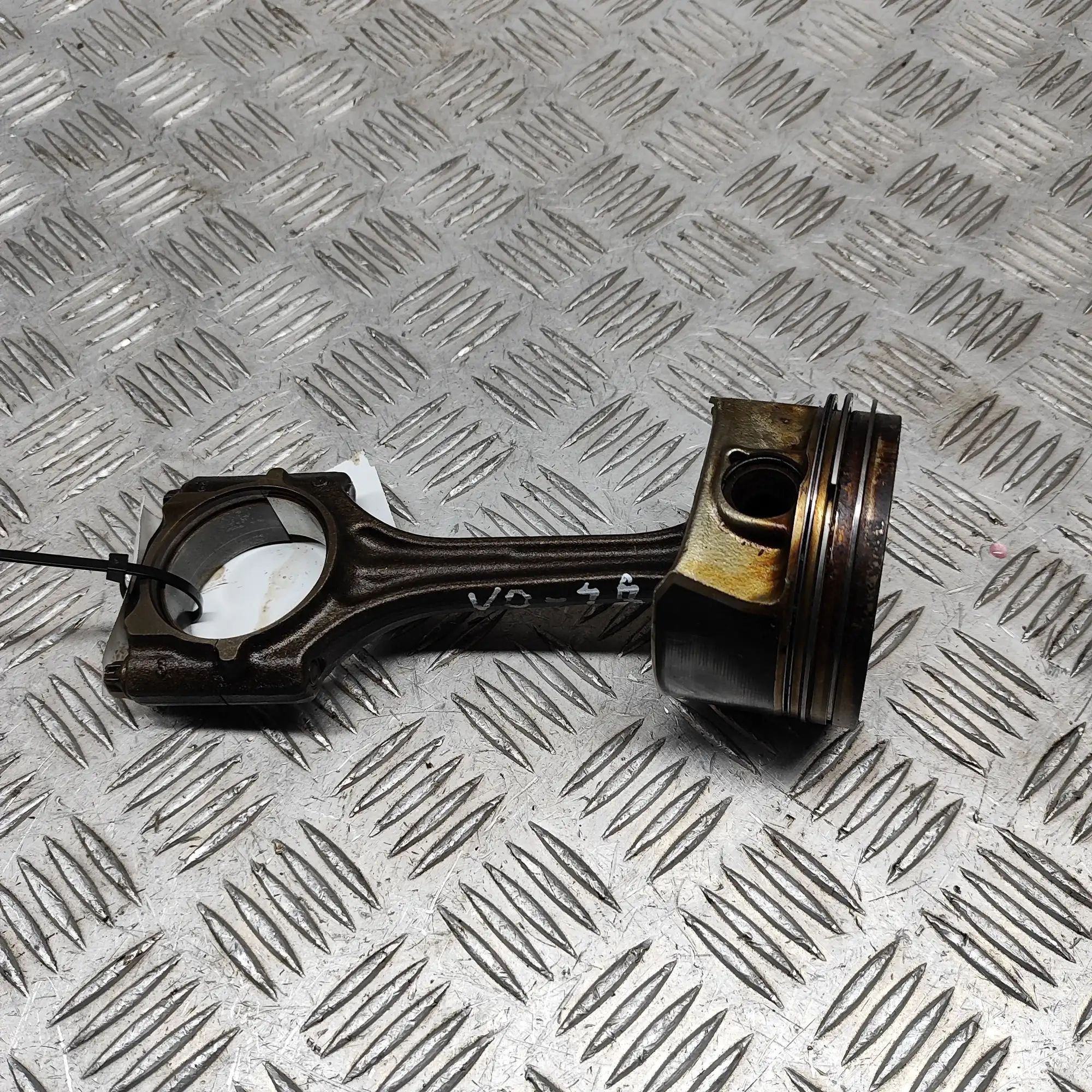 Volkswagen Golf 5 Piston Piston — VW GOLF (V 1K1) (2003-2009) — 05919840...