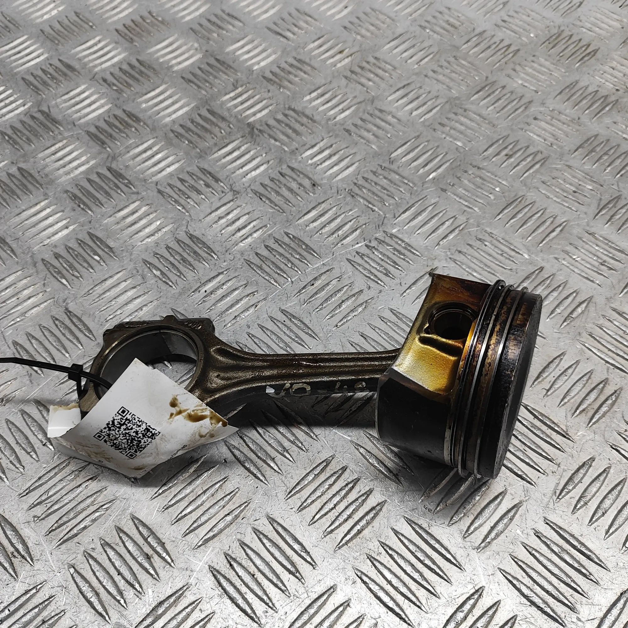 Volkswagen Golf 5 Piston Piston — VW GOLF (V 1K1) (2003-2009) — 05919840...