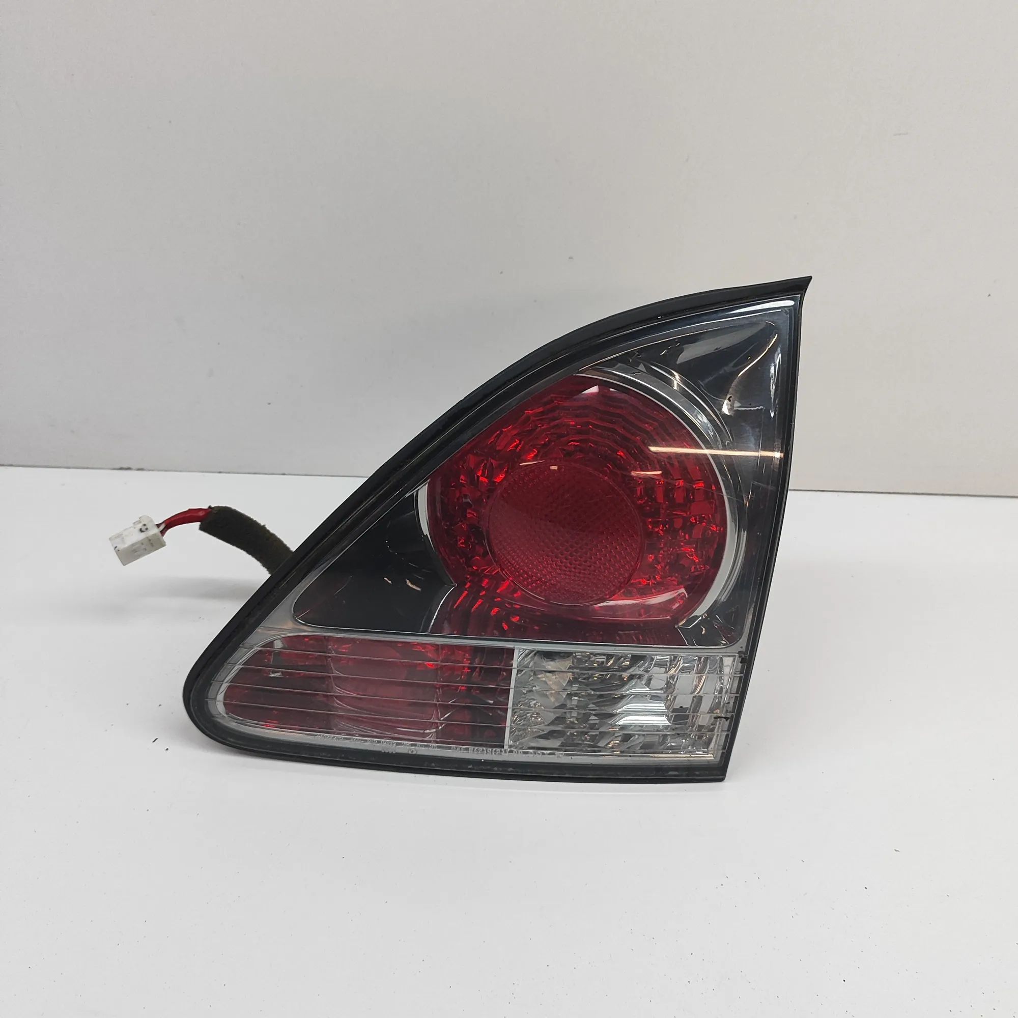 Lexus RX Right Side Tailgate Tail Light Right Side Tailgate Tail Light — LEXUS RX (MCU1...
