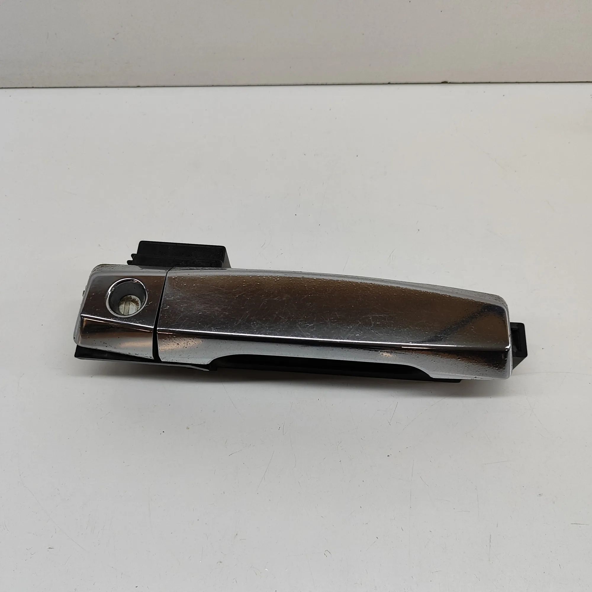 Nissan Titan Exterior door handle — front left