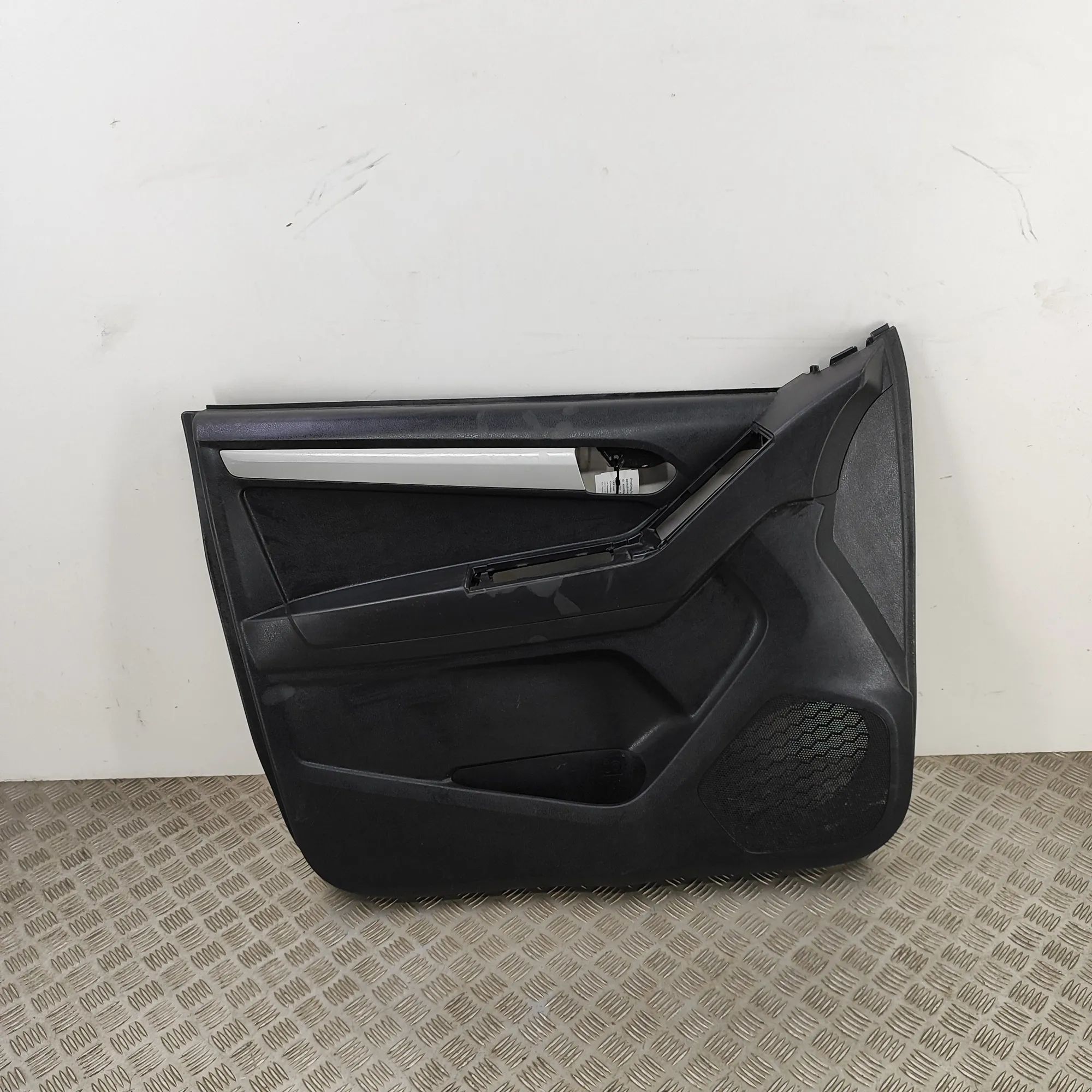 Isuzu D-Max Front Left Door Panel Front Left Door Panel — ISUZU D-MAX (II TFR, TF...