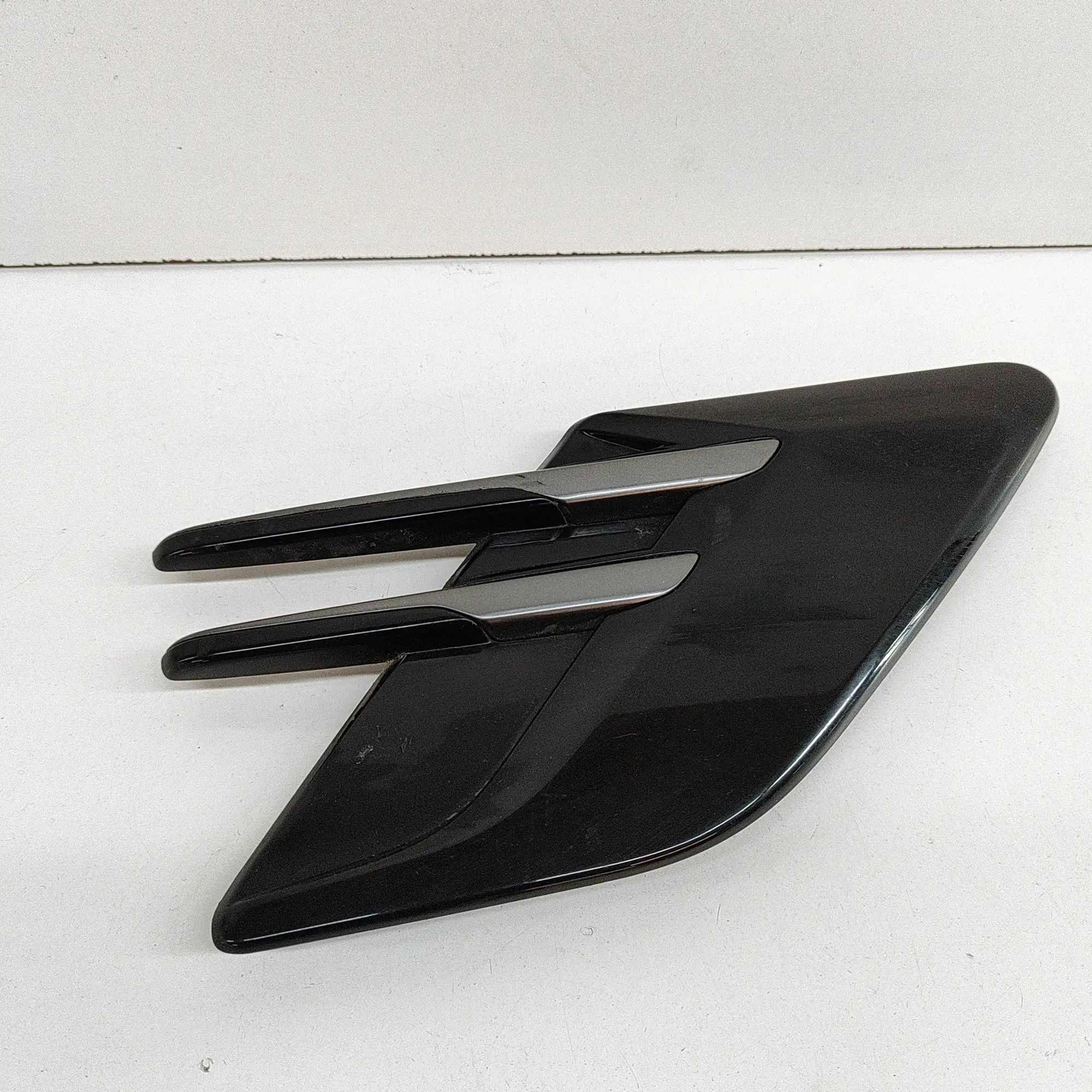 Land Rover Range Rover Sport (L494) Fender moulding — front right Fender moulding — front right — LAND ROVER RANG...