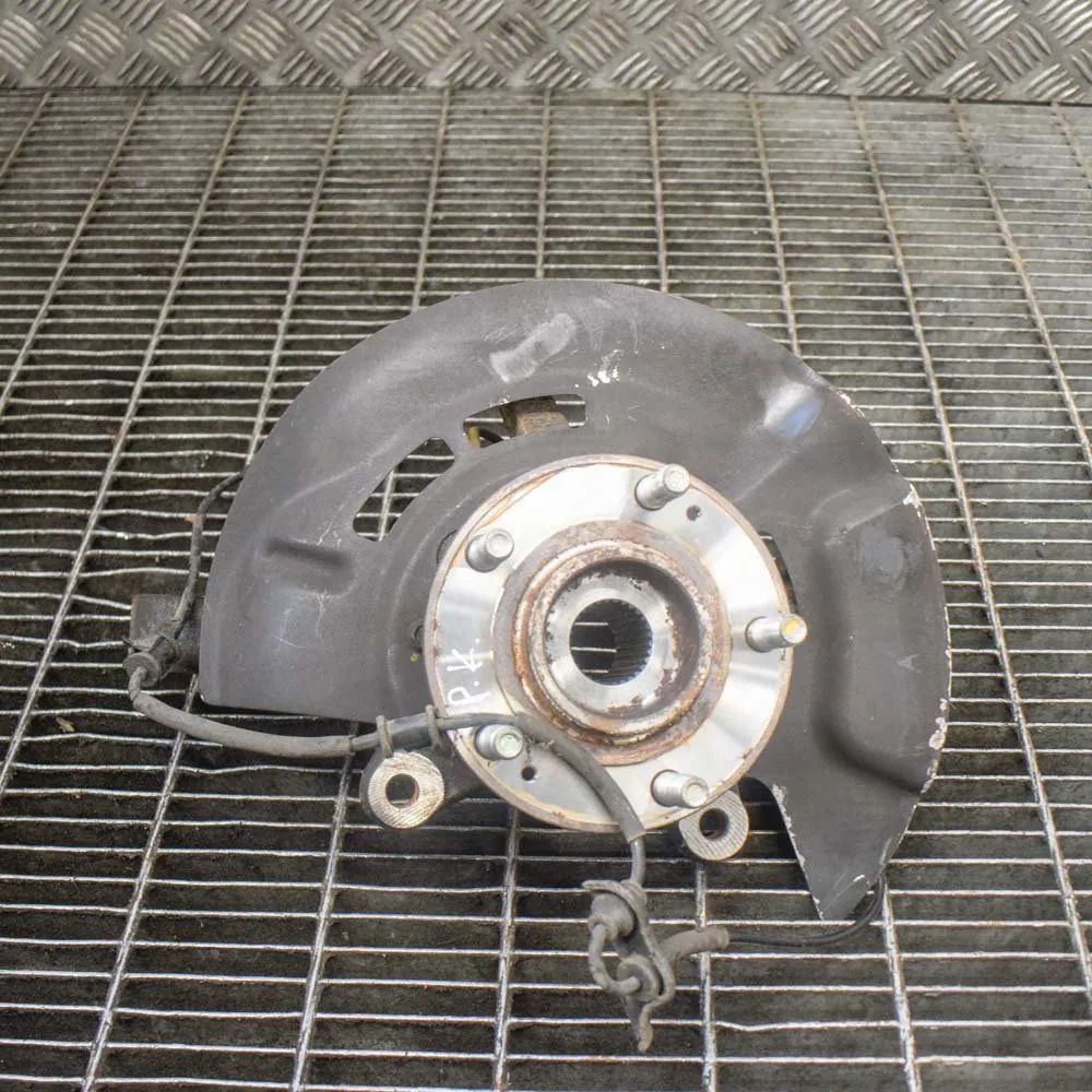 Hyundai Tucson Front Left Wheel Hub Front Left Wheel Hub — HYUNDAI TUCSON (TL, TLE)...