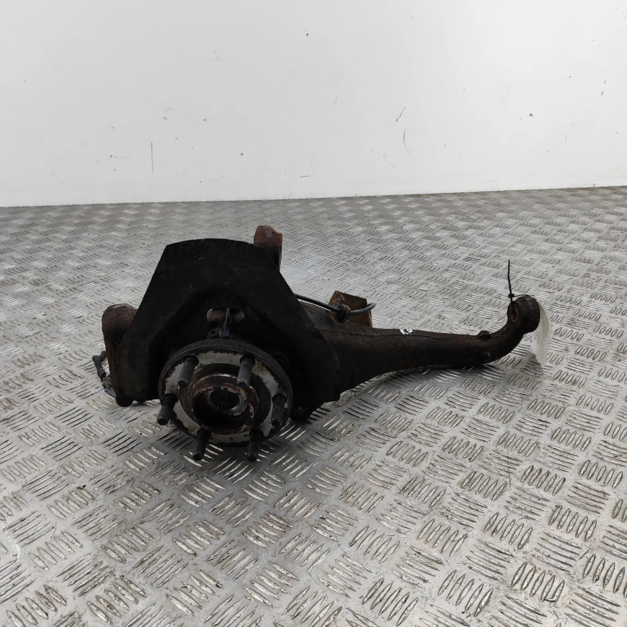 Nissan Pick Up / Navara / NP300 (D22) Front Left Wheel Hub Front Left Wheel Hub — NISSAN NP300 (NAVARA D40...