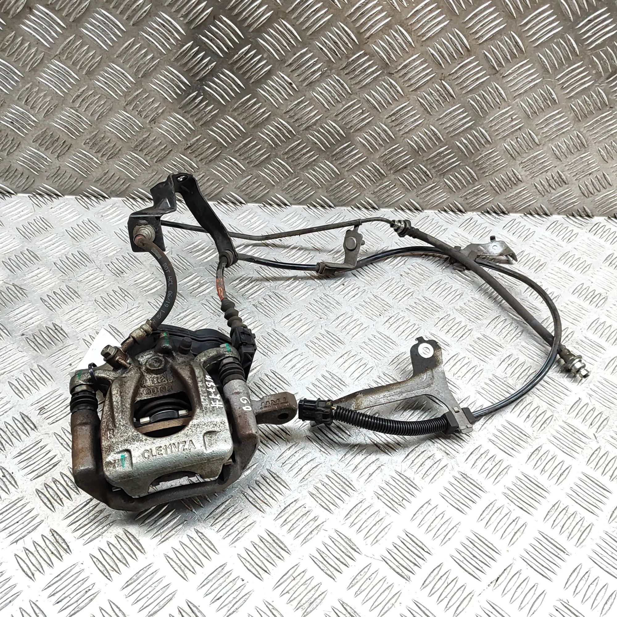 Nissan Leaf Brake caliper — rear right Brake caliper — rear right — NISSAN LEAF (ZE1) ...