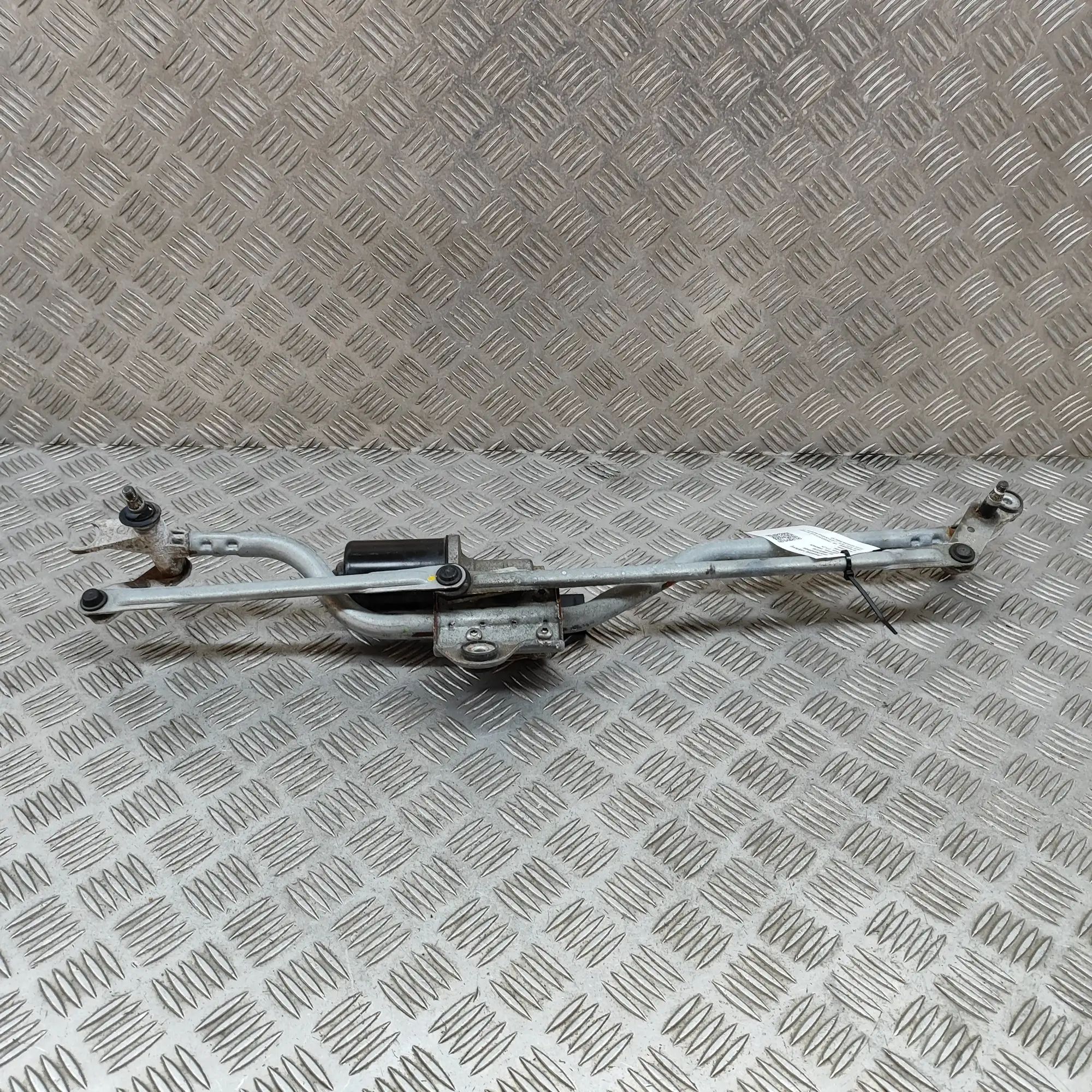 Volkswagen Transporter (T6, Caravelle, Multivan) Front Windshield Wiper Mechanism Front Windshield Wiper Mechanism — VW TRANSPORT...