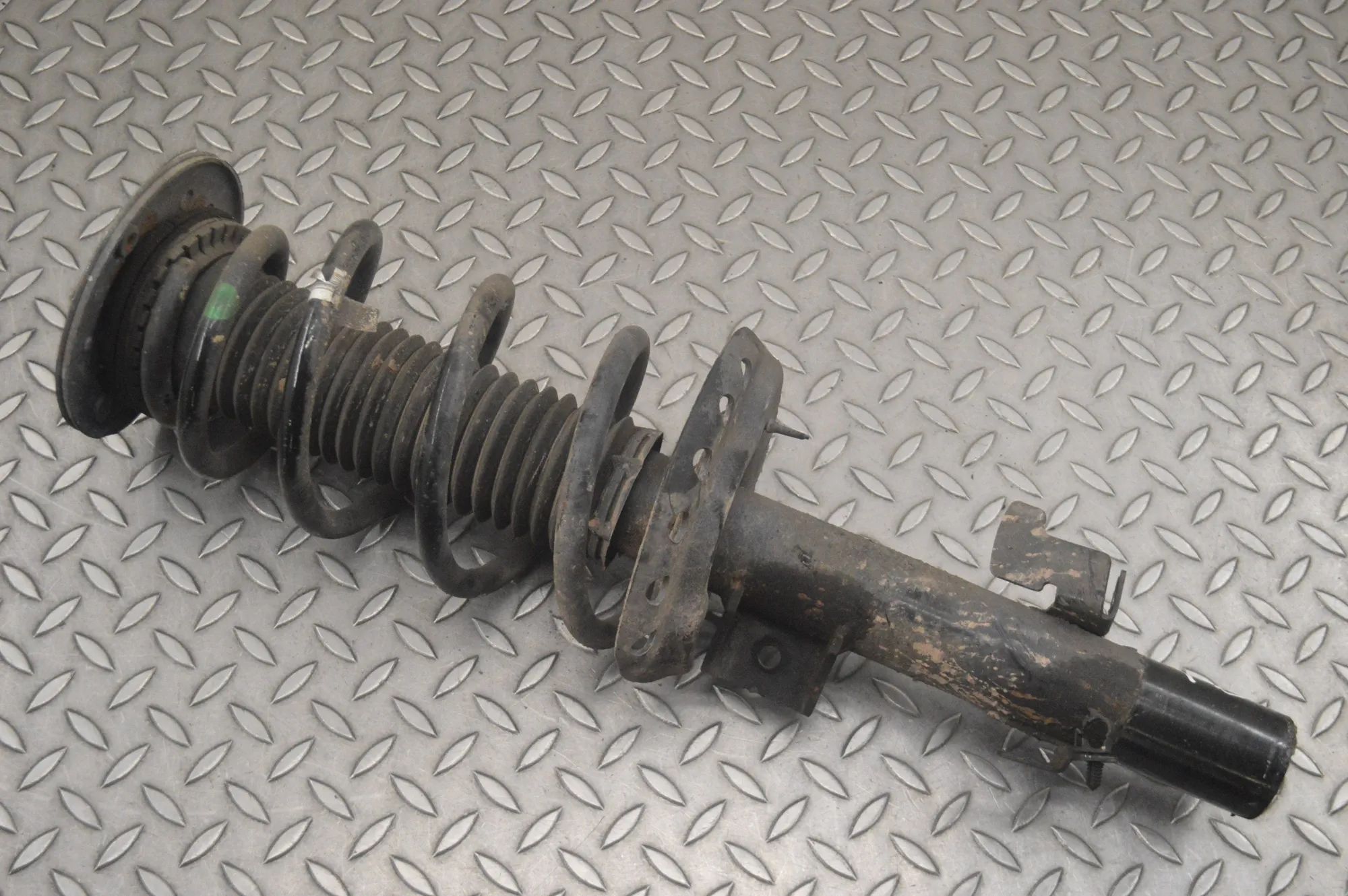 Land Rover Range Rover Evoque Shock absorber — front right Shock absorber — front right — LAND ROVER RANGE...