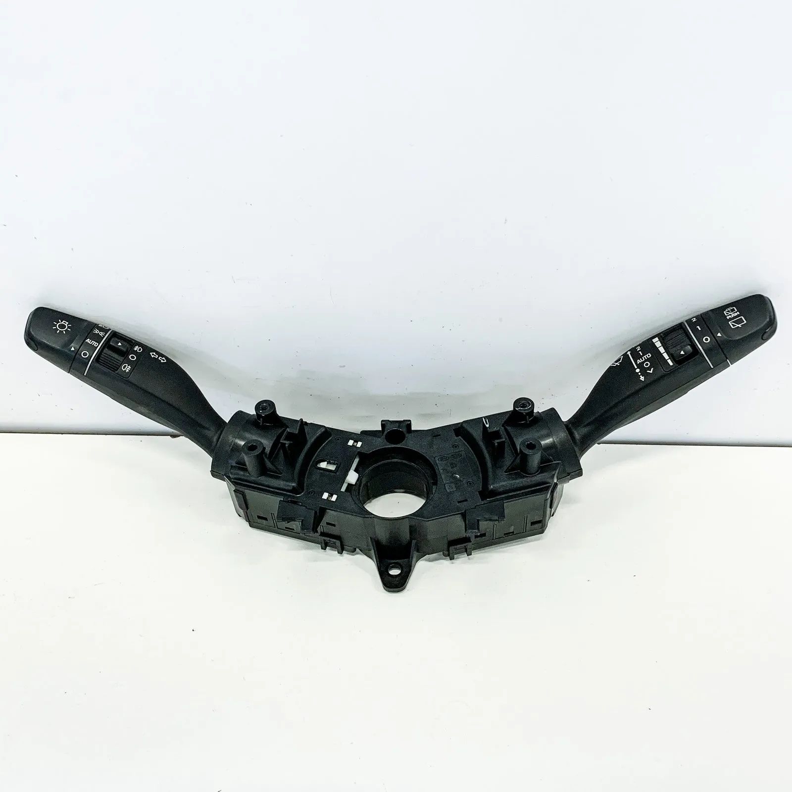 Hyundai Tucson Indicator Wiper Stalk Switch Indicator Wiper Stalk Switch — HYUNDAI TUCSON (...
