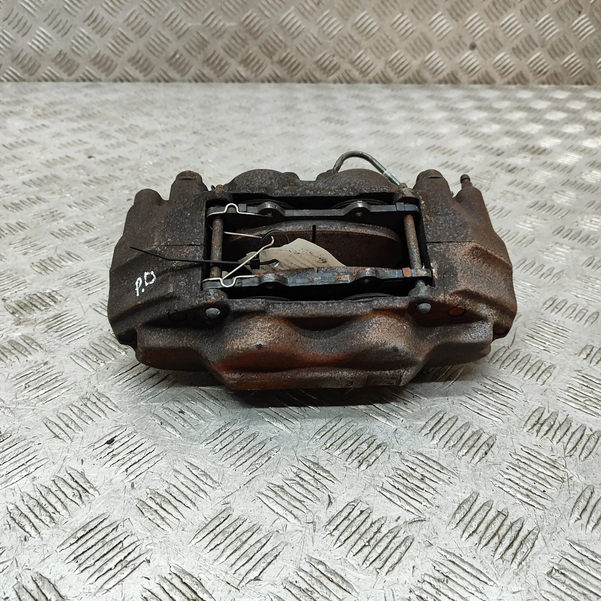 Toyota Land Cruiser 100 Brake caliper — front right Brake caliper — front right — TOYOTA LAND CRUIS...