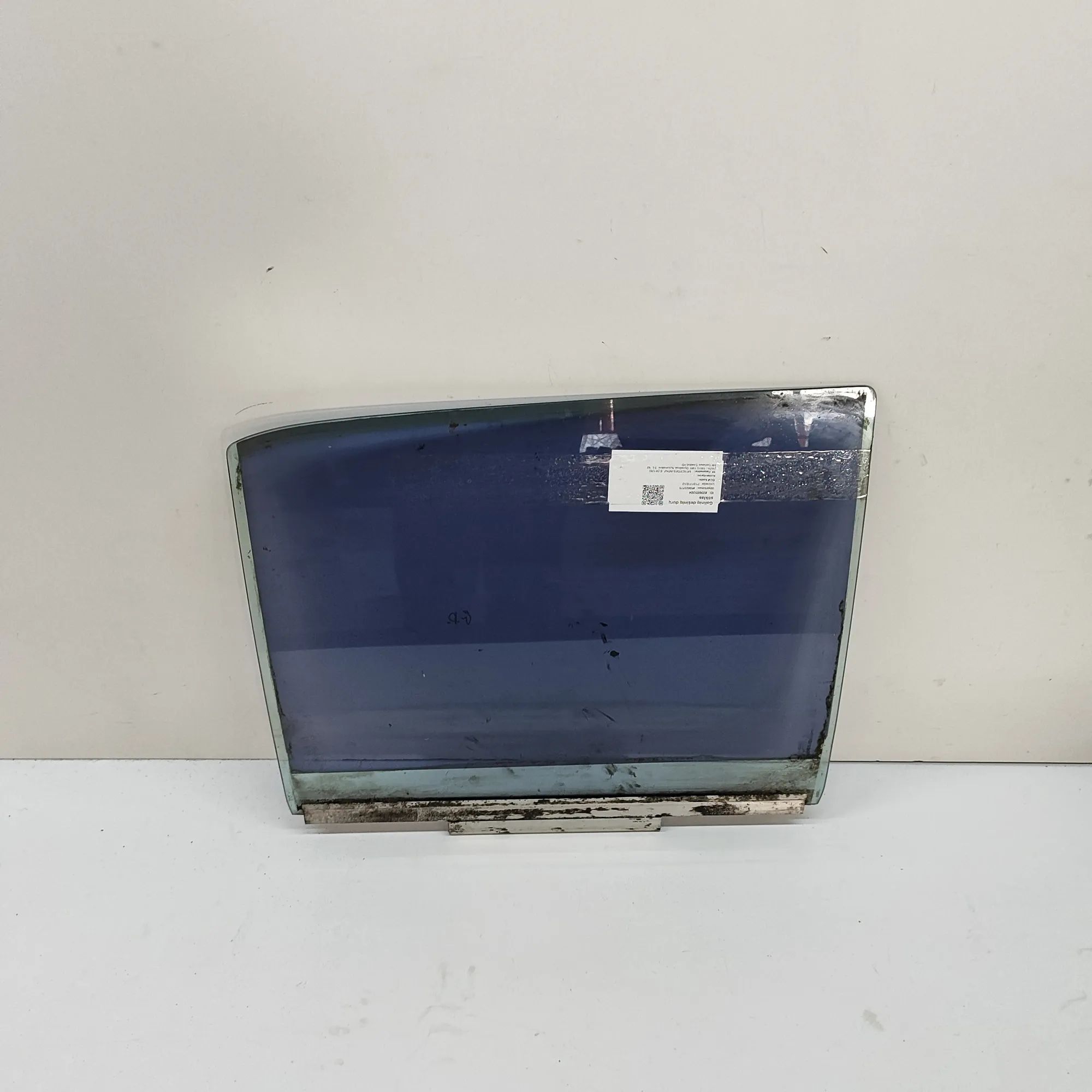 Mercedes-Benz 200 - 300 (W123) Right rear door window Right rear door window — MERCEDES BENZ S-CLASS ...