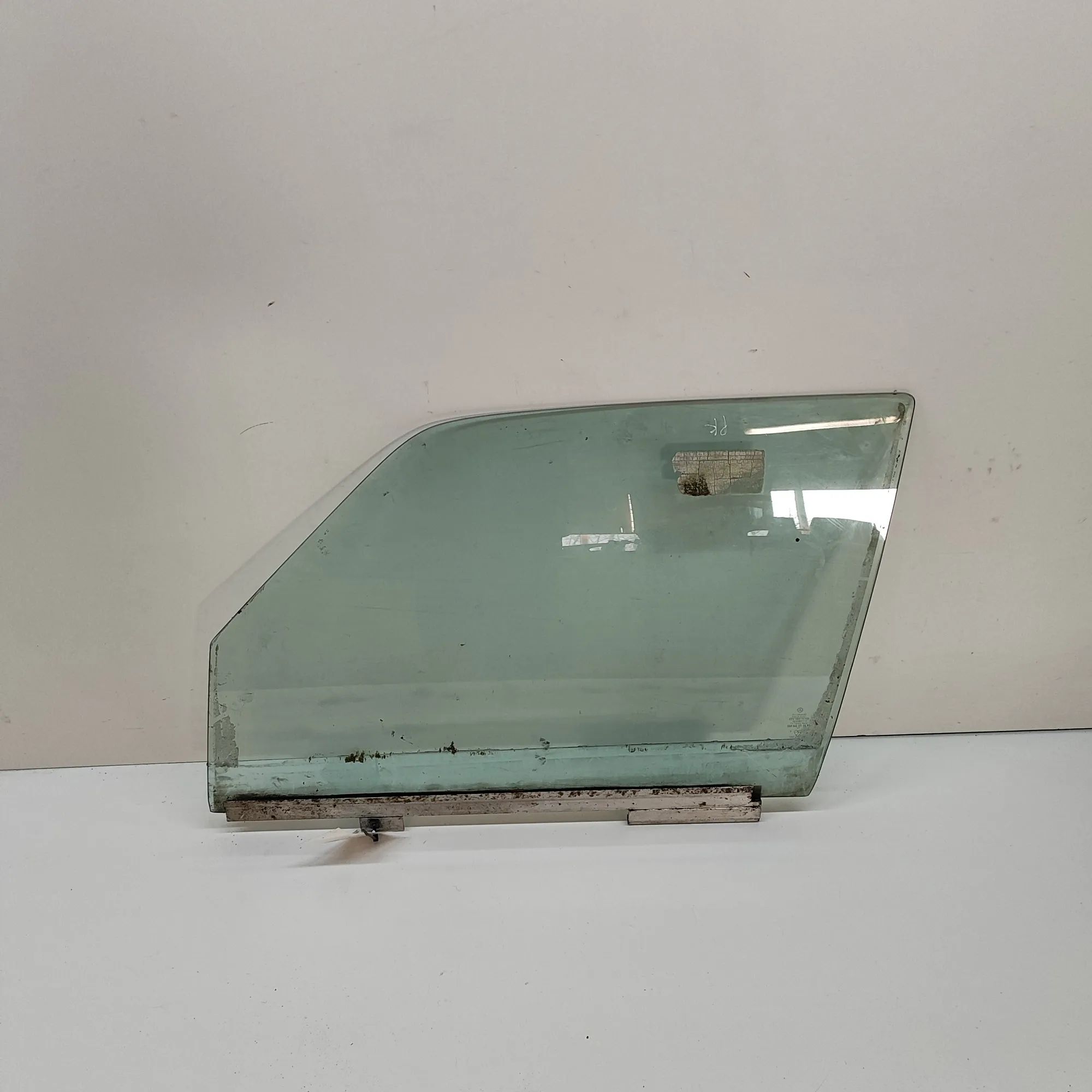 Mercedes-Benz 200 - 300 (W123) Front Left Door Window Front Left Door Window — MERCEDES BENZ S-CLASS ...