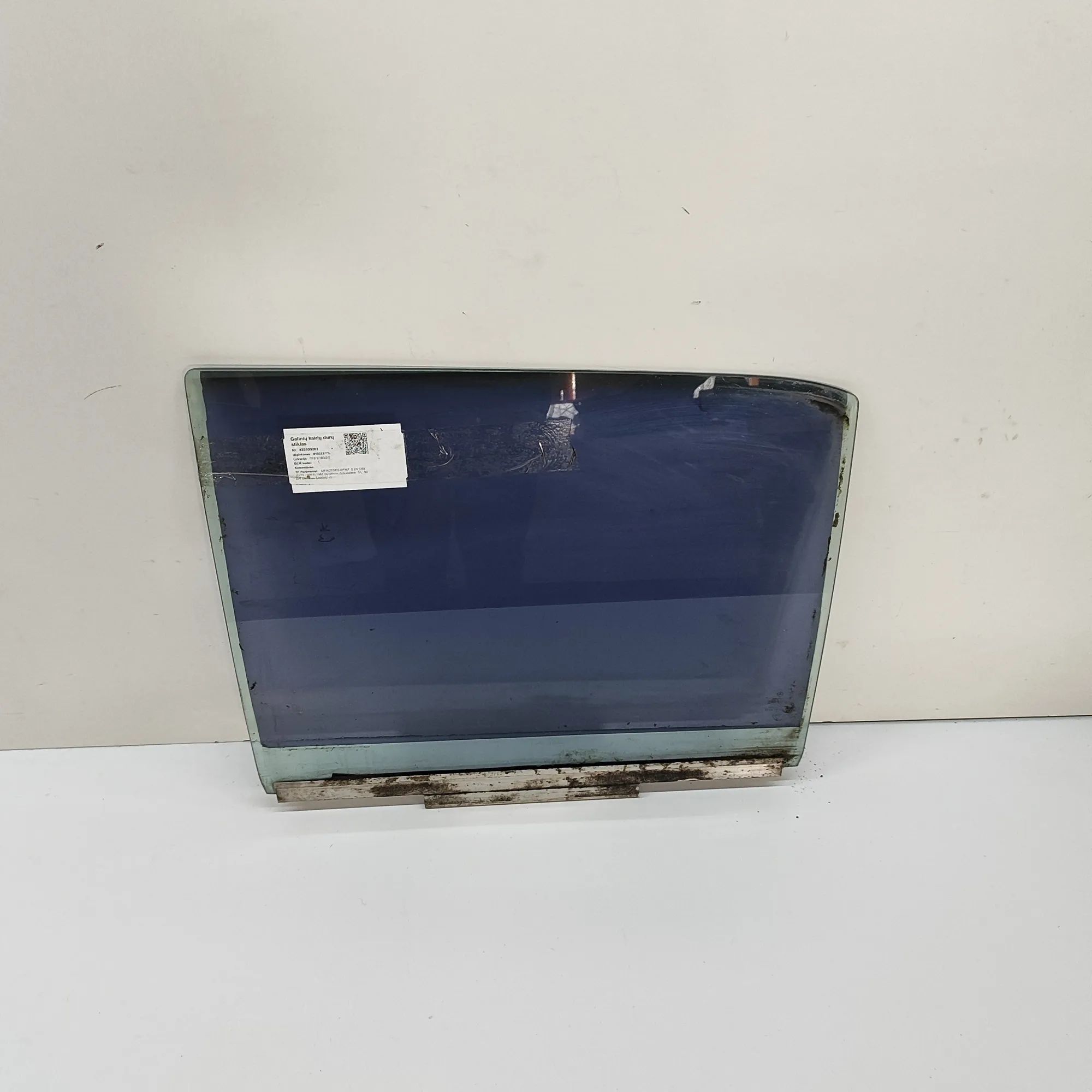 Mercedes-Benz 200 - 300 (W123) Rear Left Door Window Rear Left Door Window — MERCEDES BENZ S-CLASS (...