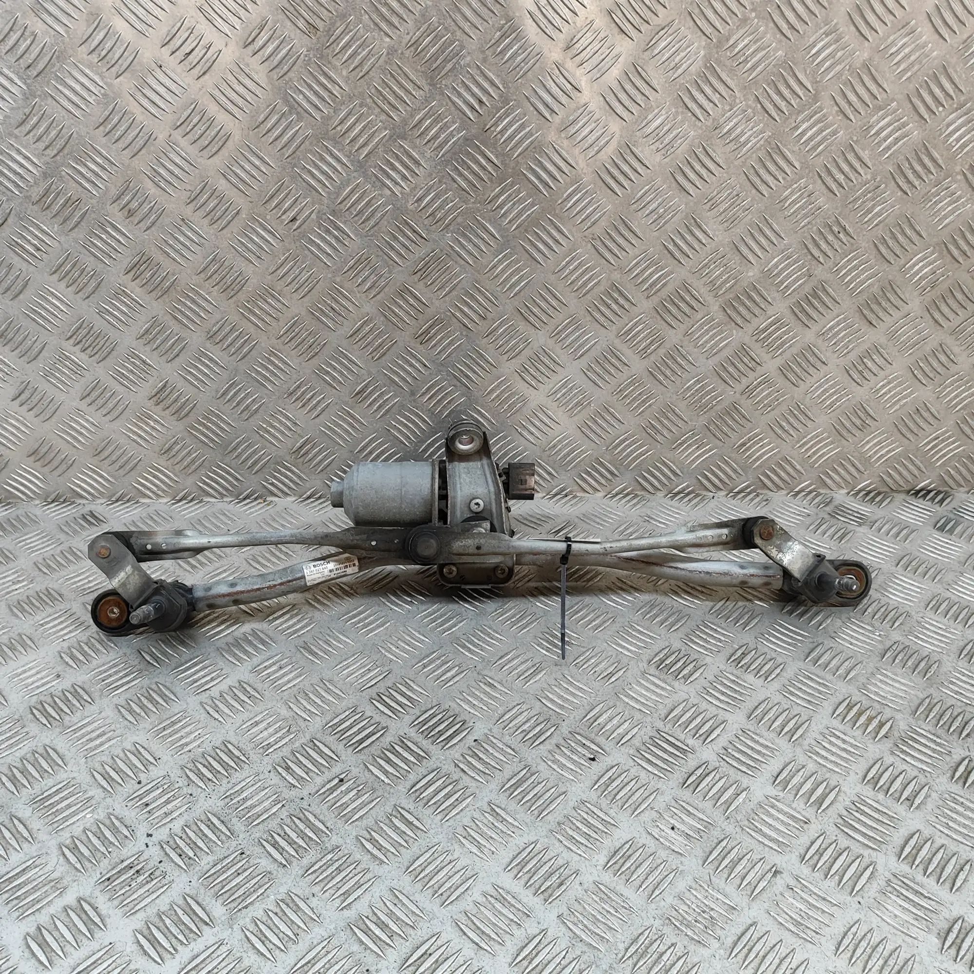Jeep Renegade Front Windshield Wiper Mechanism Front Windshield Wiper Mechanism — JEEP RENEGAD...